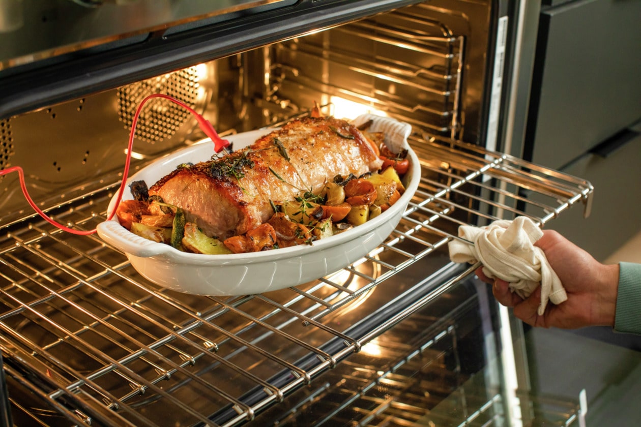 Model: ECFG3068AS | Electrolux 30" Front Control Freestanding Gas Range