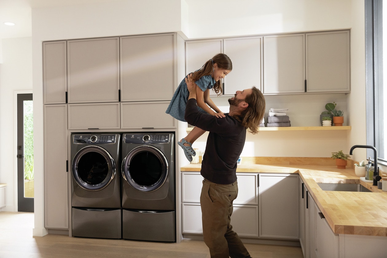 Model: ELFW7537AW-SD | Electrolux Front Load Perfect Steam™ Washer with LuxCare® Plus Wash - 4.5 Cu. Ft.