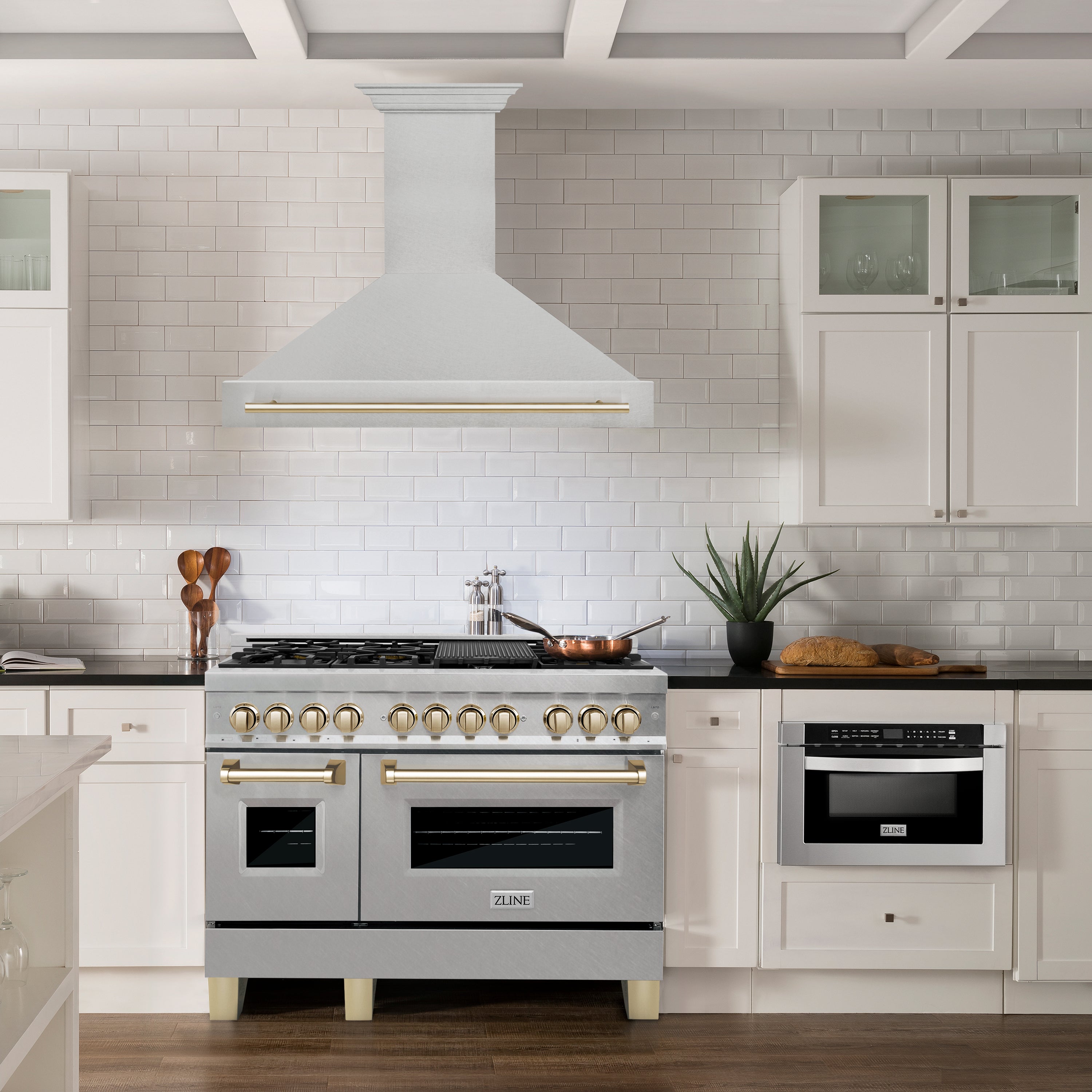 Model: 8654SNZ-48-CB | ZLINE ZLINE 48" Autograph Edition Fingerprint Resistant Stainless Steel Range Hood with Champagne Bronze Handle