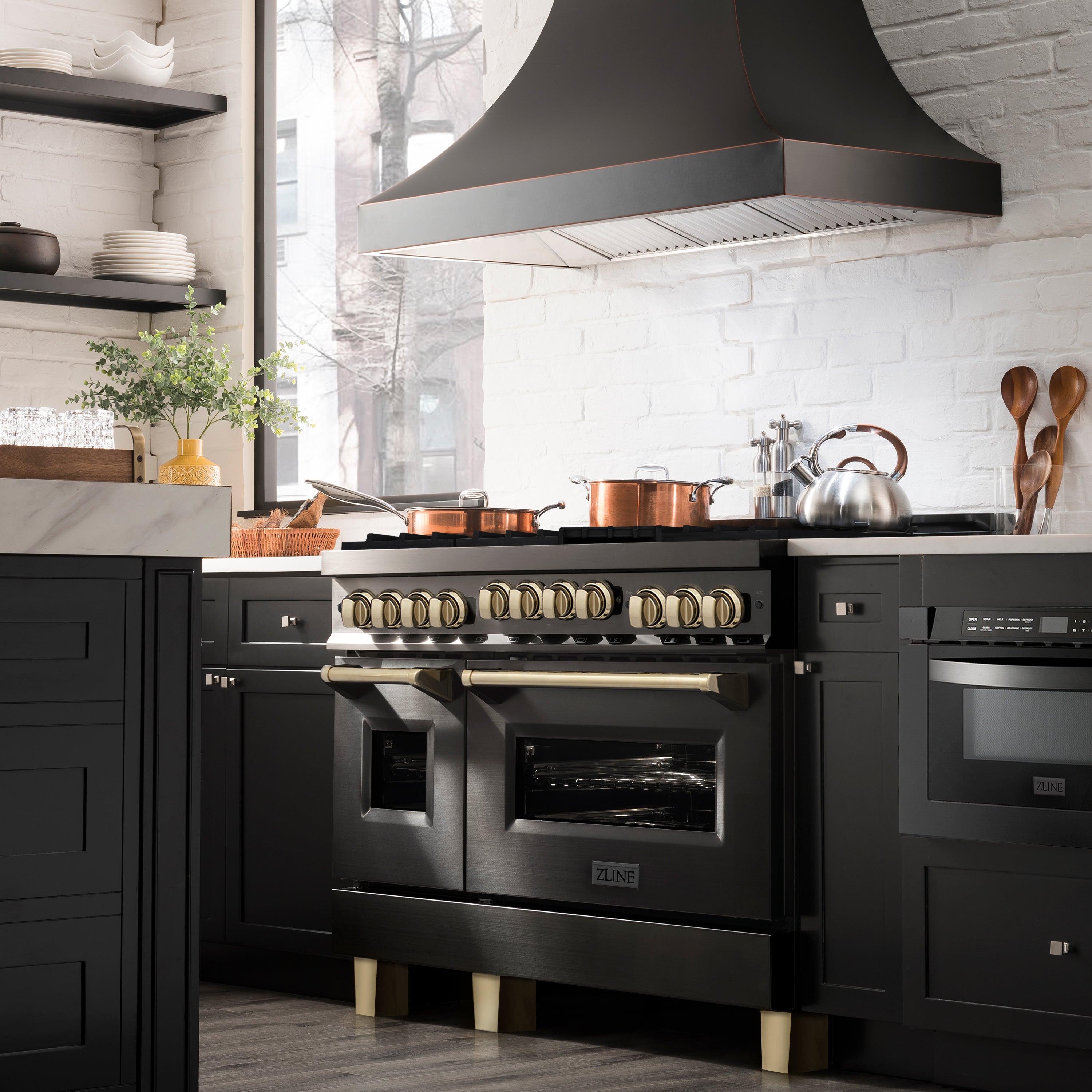 Model: RGBZ-48-CB | ZLINE ZLINE Autograph Edition 48" 6.0 cu. ft. Range with Gas Stove and Gas Oven in Black Stainless Steel with Champagne Bronze Accents (RGBZ-48-CB)