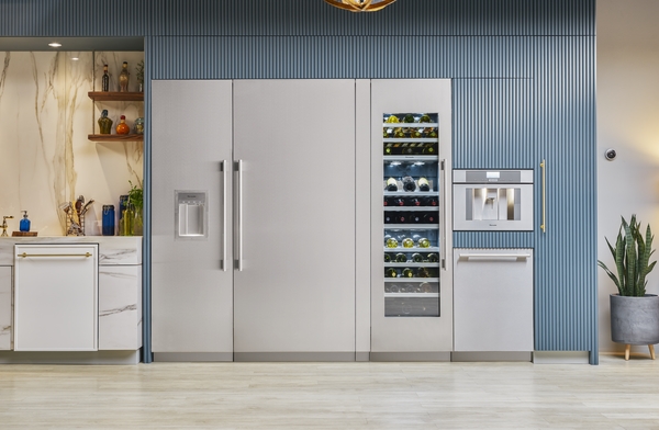 Model: T18ID905RP | Thermador Freedom®, Built-in Freezer Column, 18'', Panel Ready, External Ice & Water Dispenser, Right Hinge