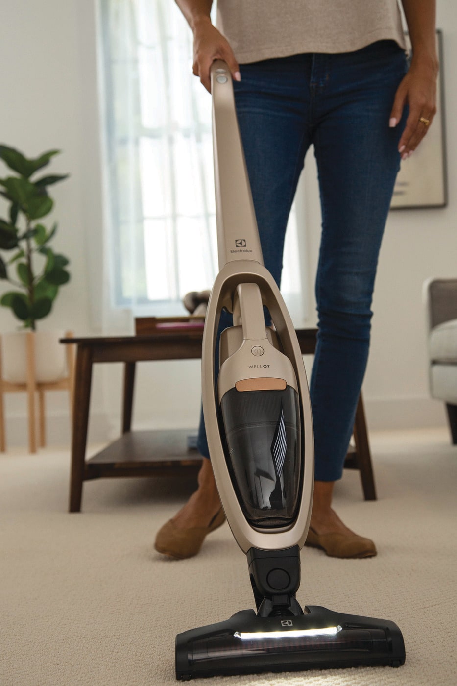 Model: EHVS35H2AQ | Electrolux WellQ7™ Hard Floor Vacuum
