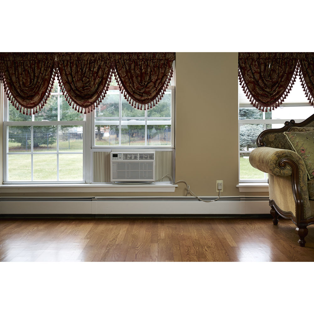 Model: EARC8RE1 | Emerson Quiet Kool 8000 BTU Window Air Conditioner with Electronic Controls