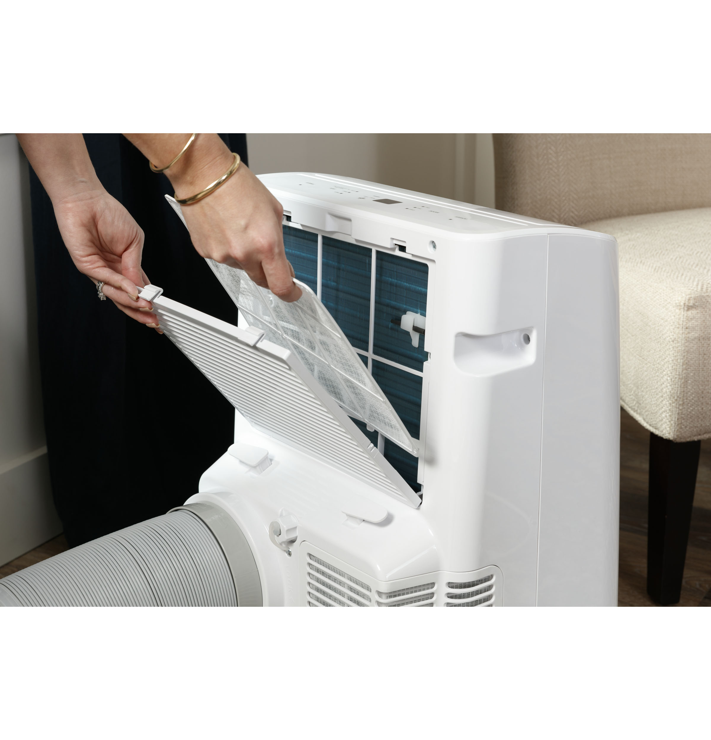 Model: APCA14YBMW | GE GE® 9,850 BTU SACC Smart Portable Air Conditioner for Medium Rooms up to 550 sq ft. (14,000 BTU ASHRAE)