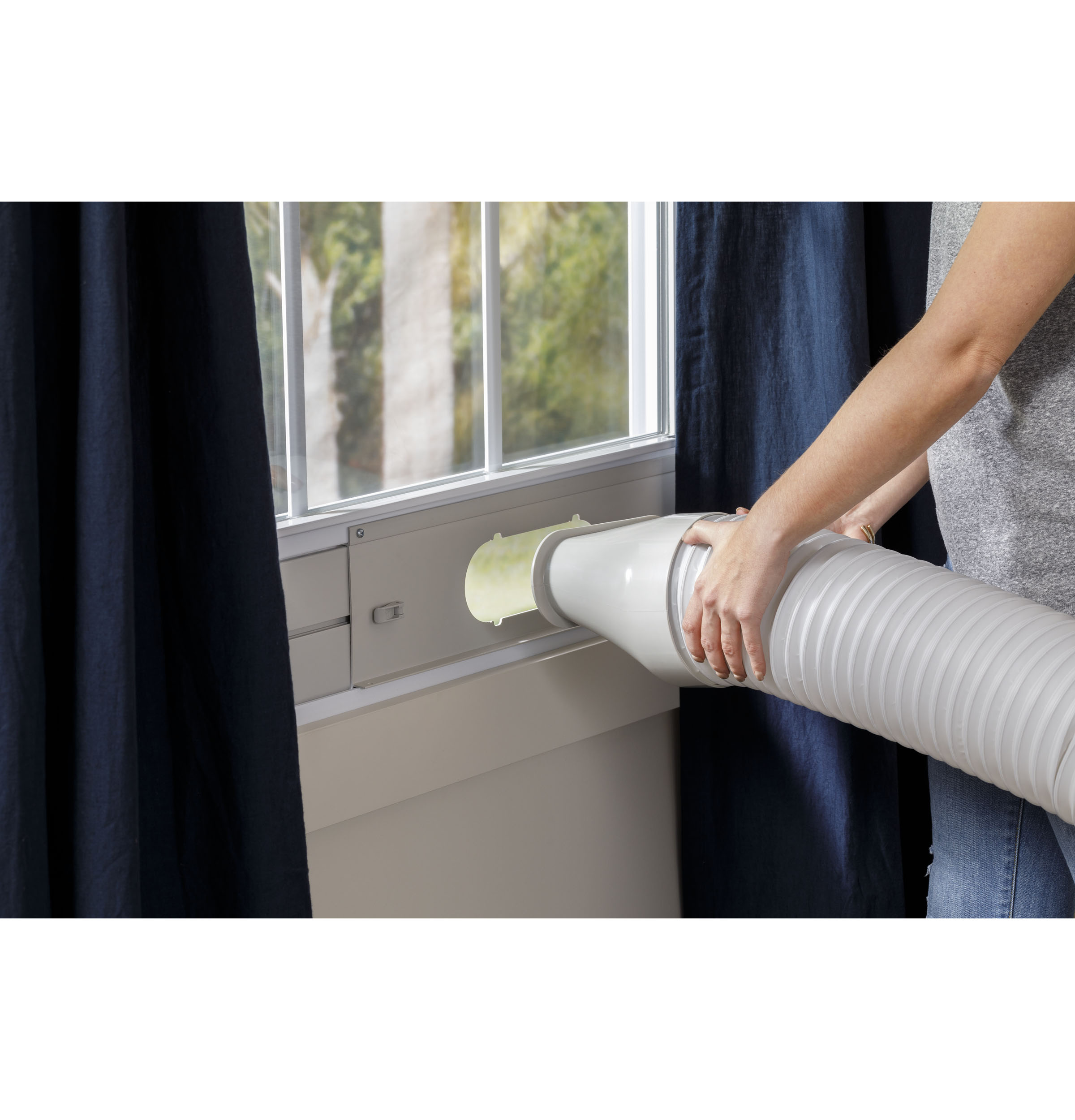 Model: APCA14YBMW | GE GE® 9,850 BTU SACC Smart Portable Air Conditioner for Medium Rooms up to 550 sq ft. (14,000 BTU ASHRAE)