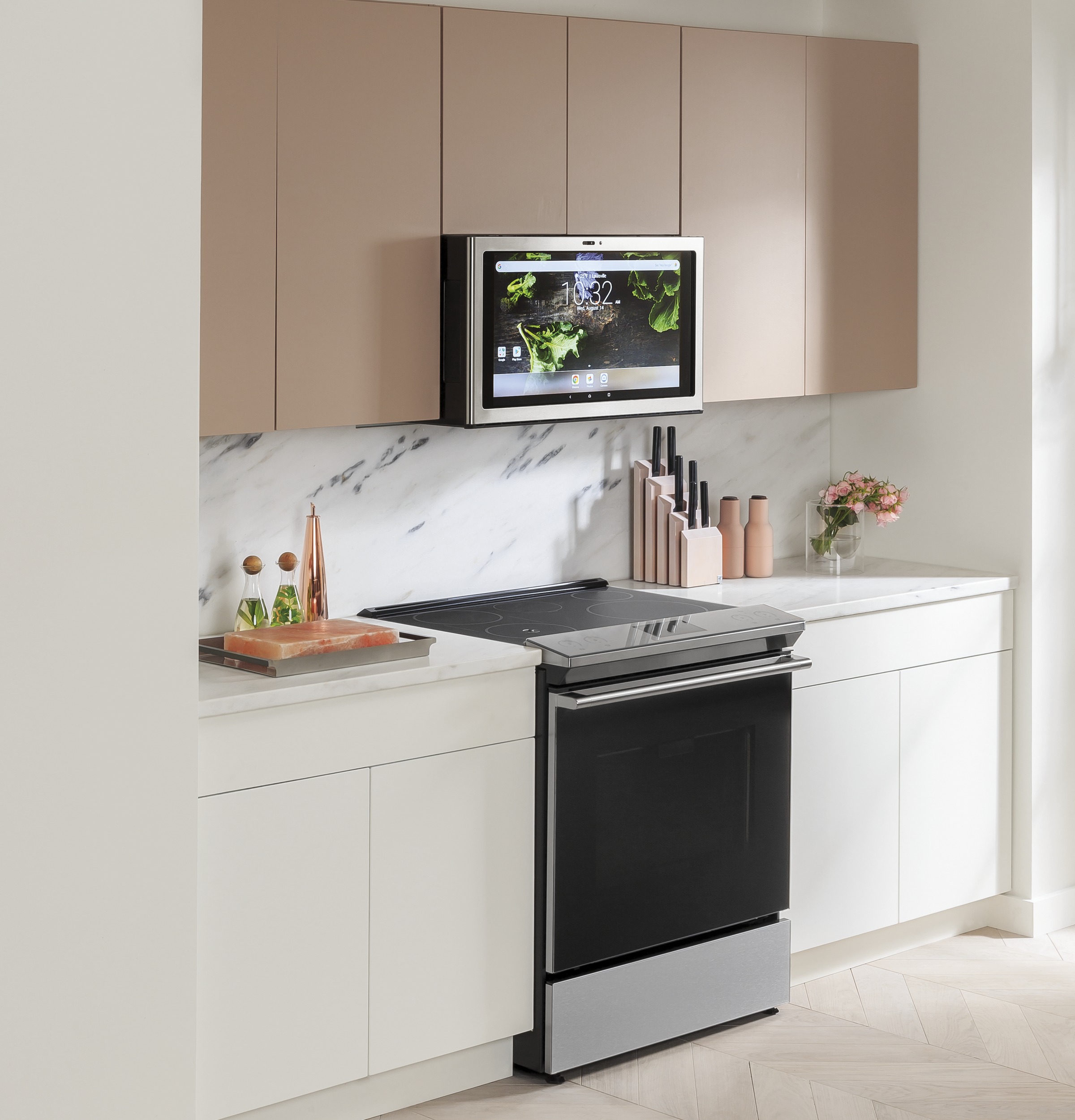 Model: CHS90XM2NS5 | Cafe Café™ 30" Smart Slide-In, Front-Control, Induction and Convection Range with In-Oven Camera in Platinum Glass