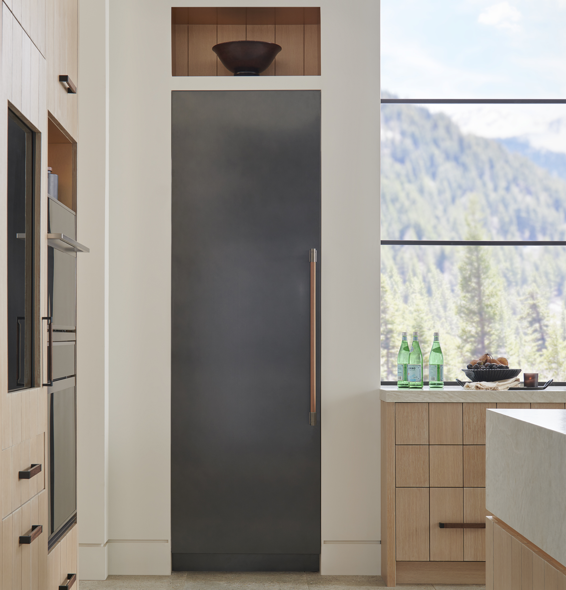 Model: ZK1TN304VRH | Monogram Monogram 30" RH Column Panel Titanium Designer Collection