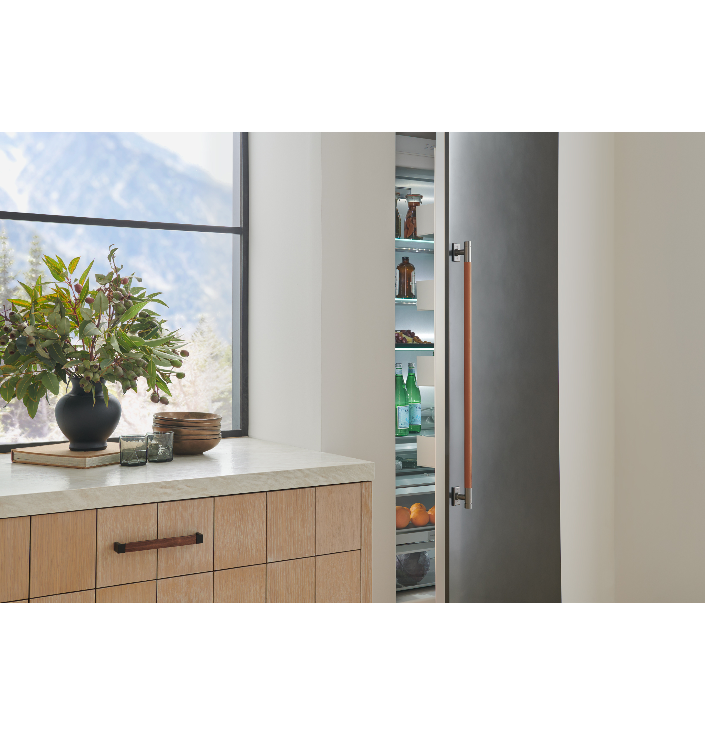 Model: ZK1TN304VRH | Monogram Monogram 30" RH Column Panel Titanium Designer Collection