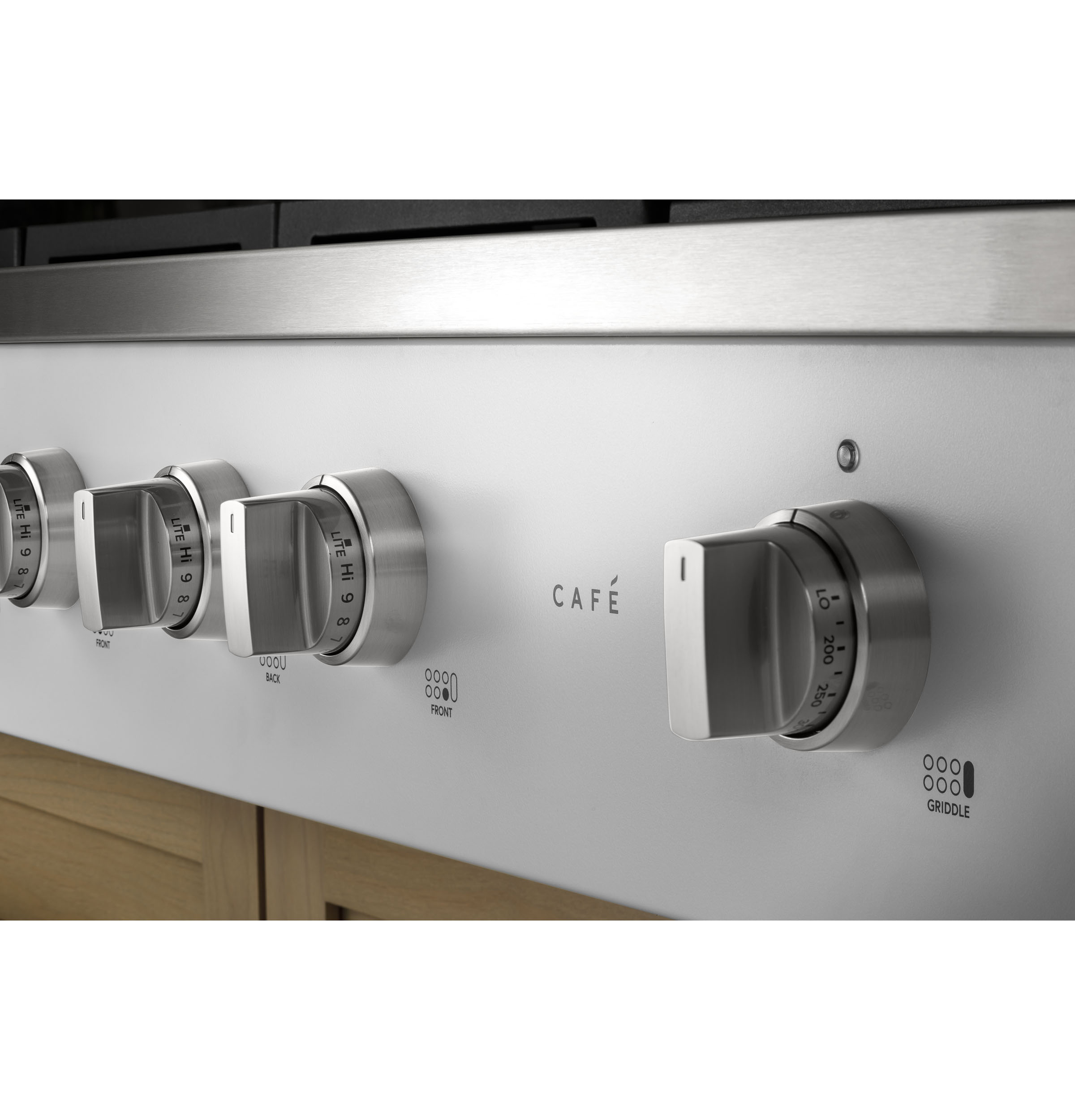 Model: CGU486P4TW2 | Cafe Café™ 48" Commercial-Style Gas Rangetop with 6 Burners and Integrated Griddle (Natural Gas)