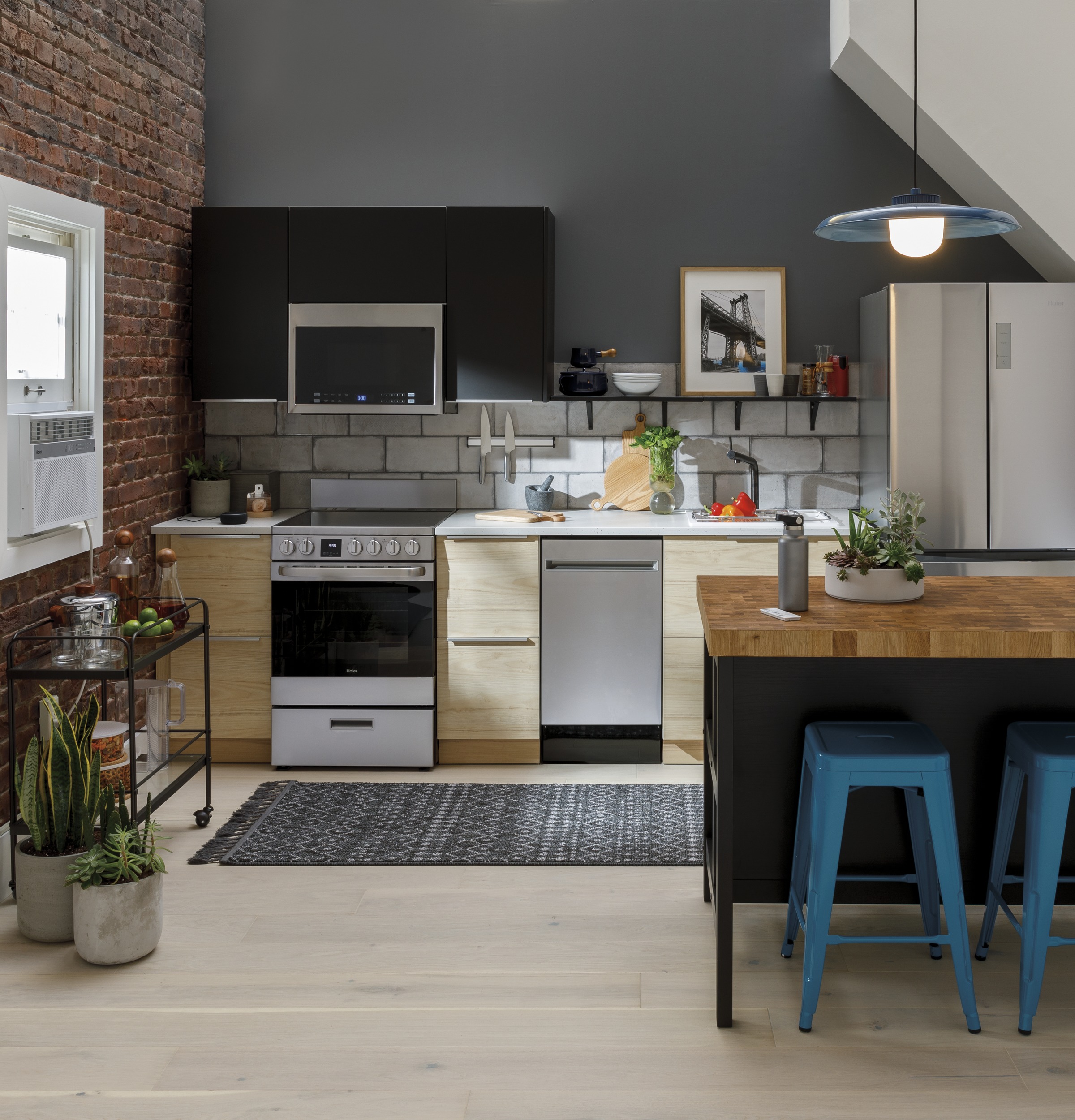 Model: QDT125SSLSS | Haier Haier ENERGY STAR® 18" Stainless Steel Interior Dishwasher with Sanitize Cycle