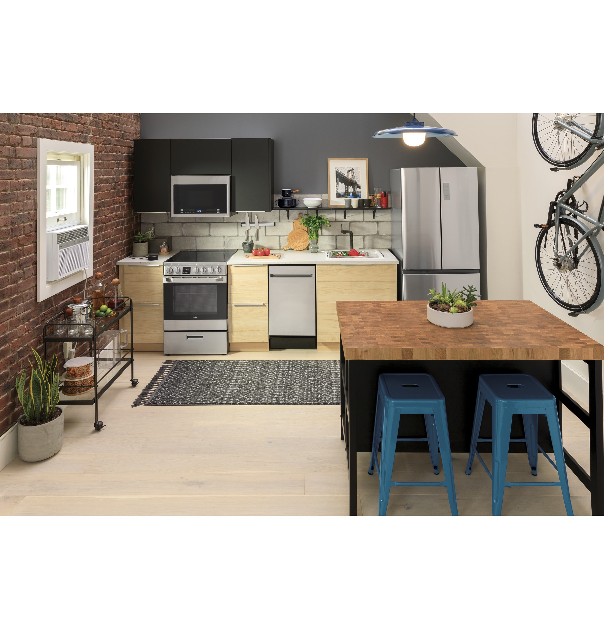 Model: QDT125SSLSS | Haier Haier ENERGY STAR® 18" Stainless Steel Interior Dishwasher with Sanitize Cycle