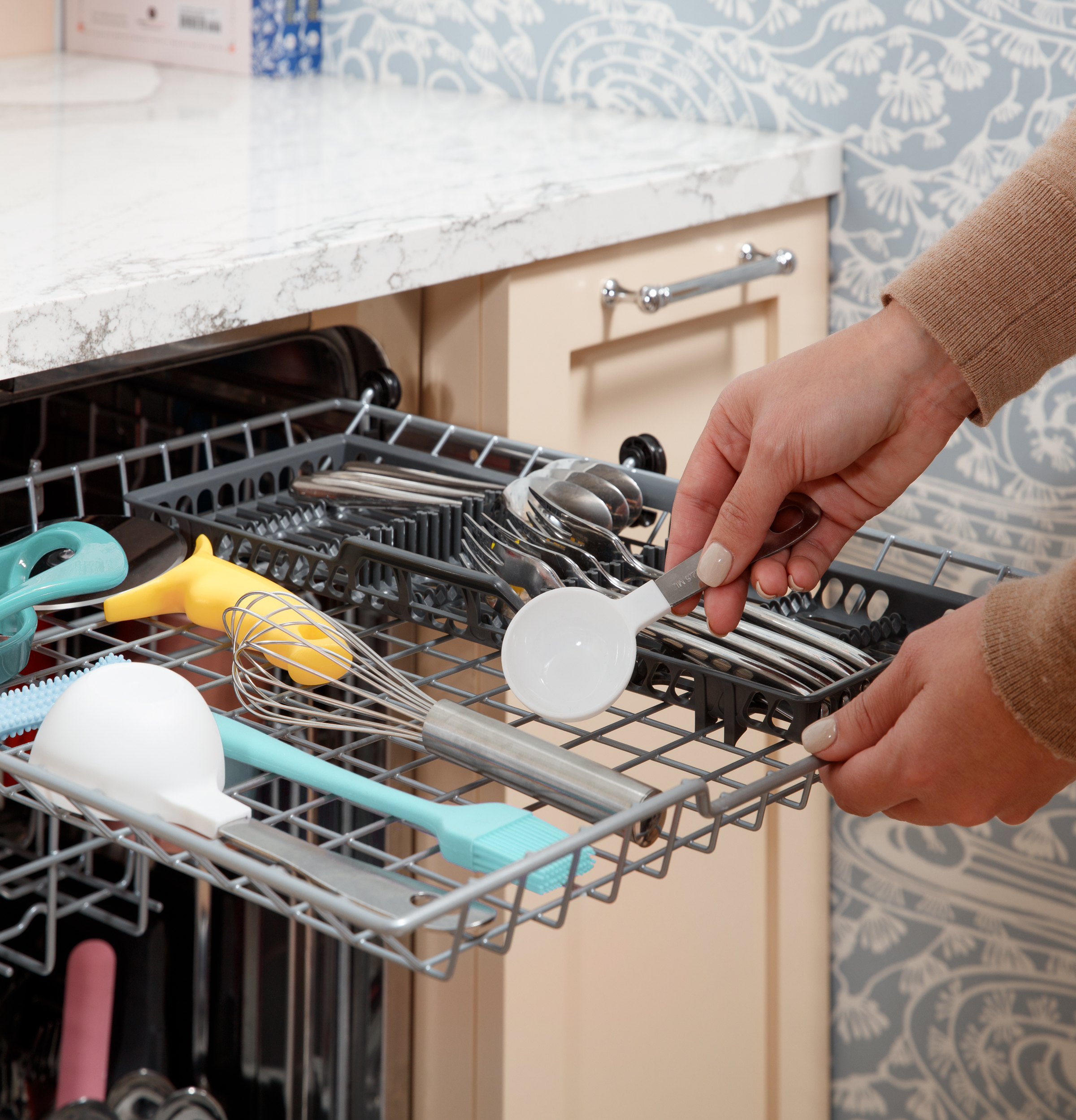 Model: GDT670SFVDS | GE GE® ENERGY STAR® Top Control with Stainless Steel Interior Dishwasher with Sanitize Cycle