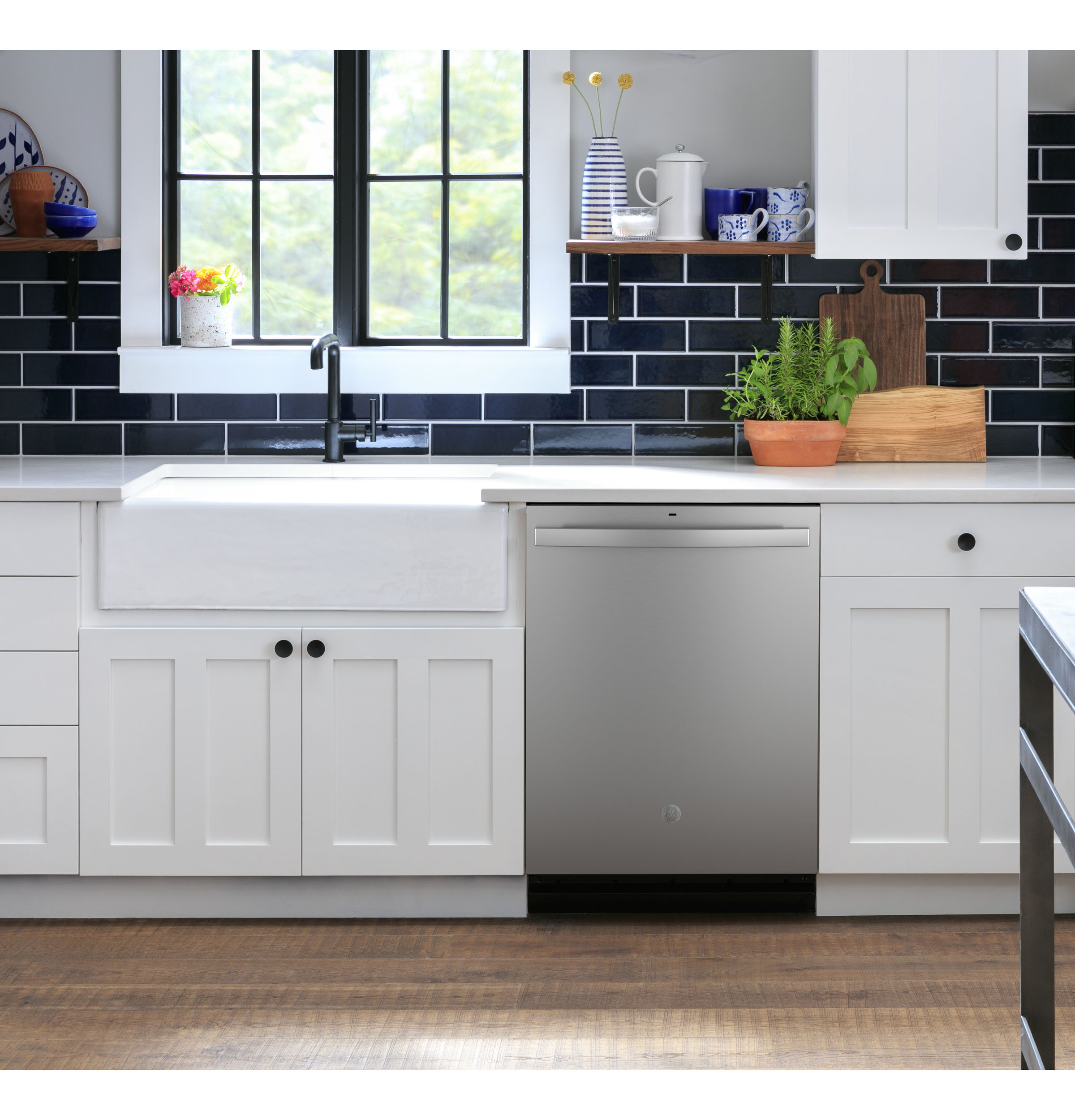 Model: GDT535PYVFS | GE GE® ENERGY STAR® Top Control with Plastic Interior Dishwasher with Sanitize Cycle & Dry Boost