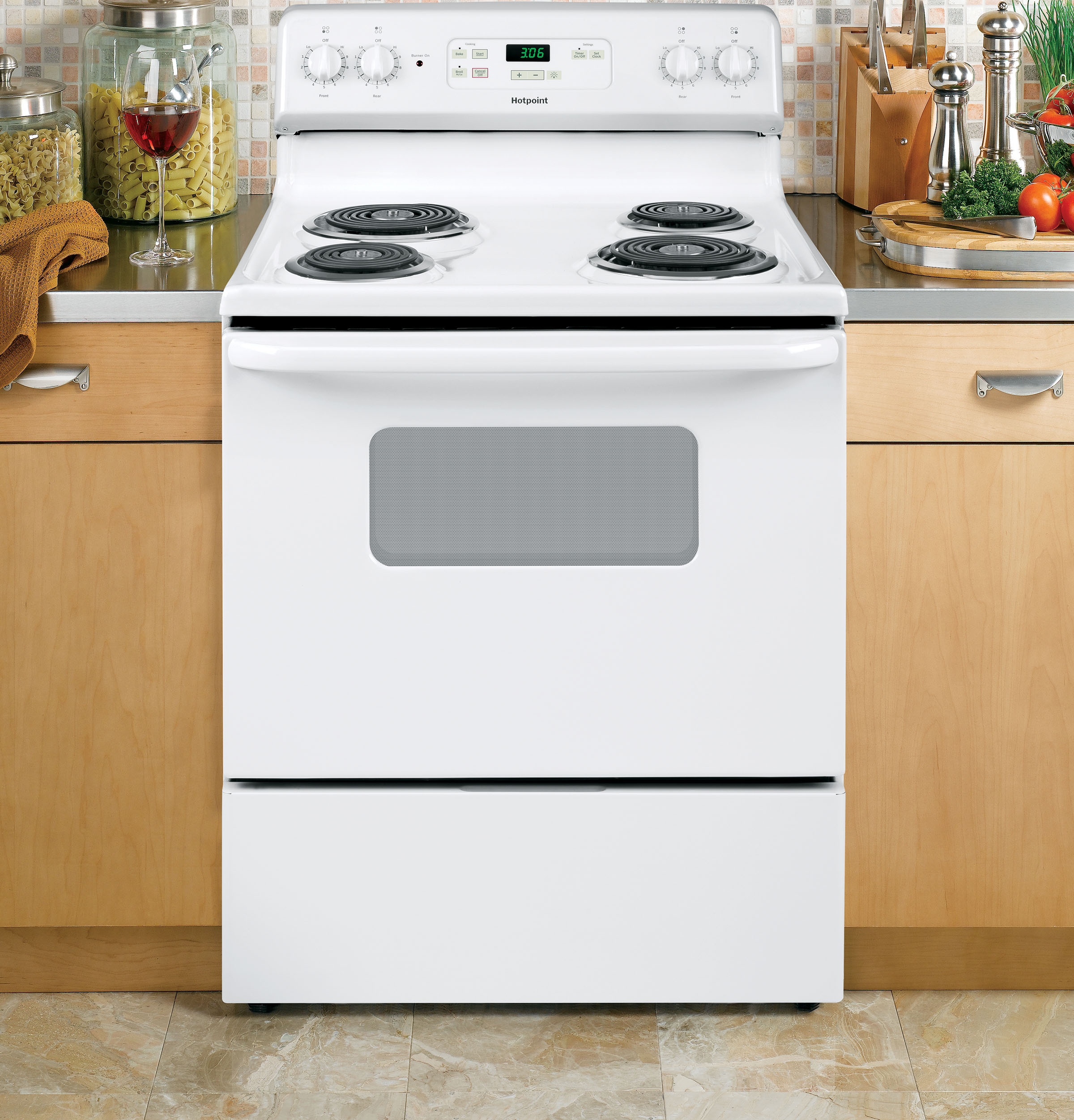 Model: RBS360DMWW | Hotpoint Hotpoint® ENERGY STAR® 30" Free-Standing Standard Clean Electric Range