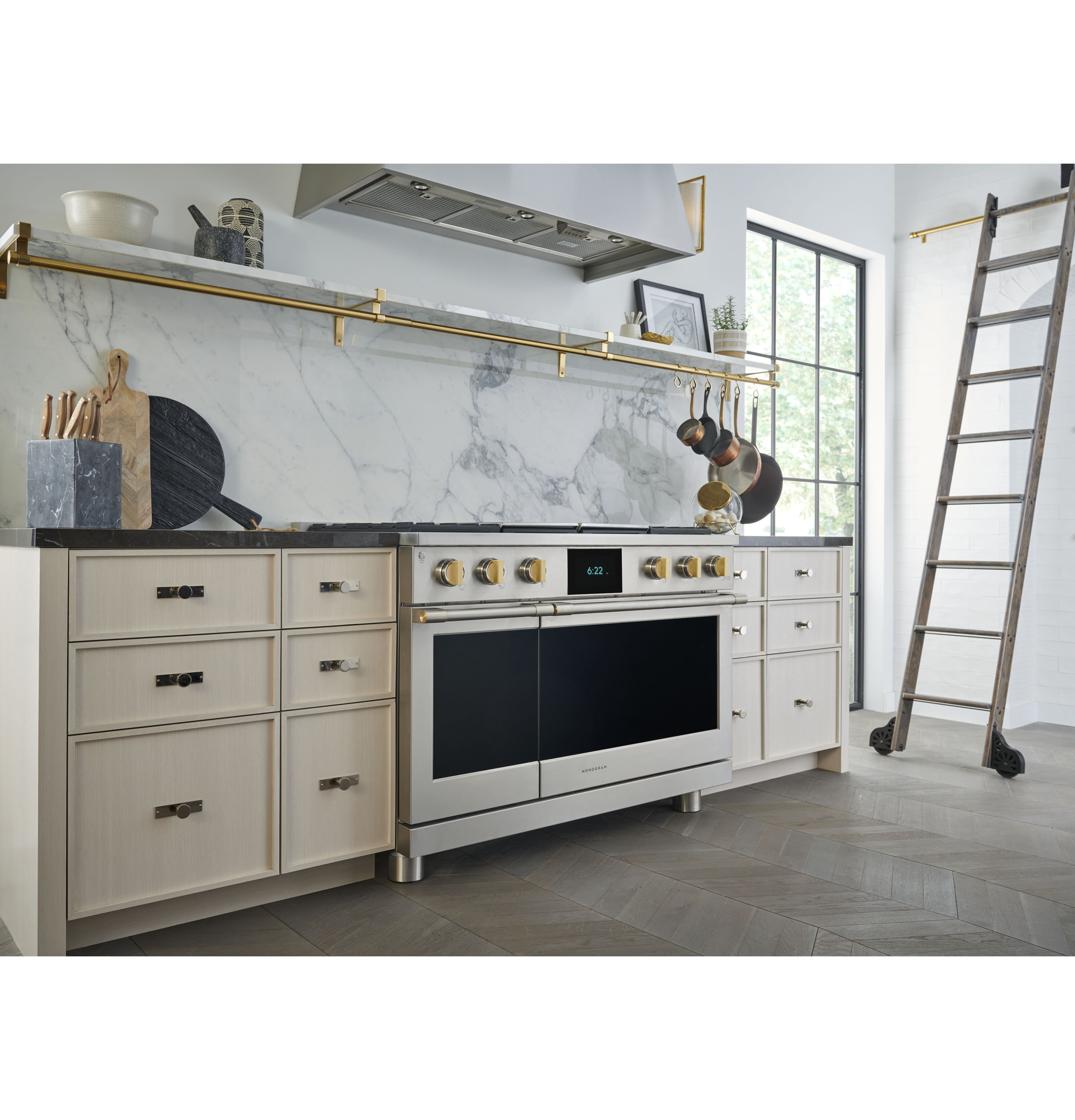 Model: ZDP484NGTSS | Monogram Monogram 48" Dual-Fuel Professional Range with 4 Burners, Grill, and Griddle