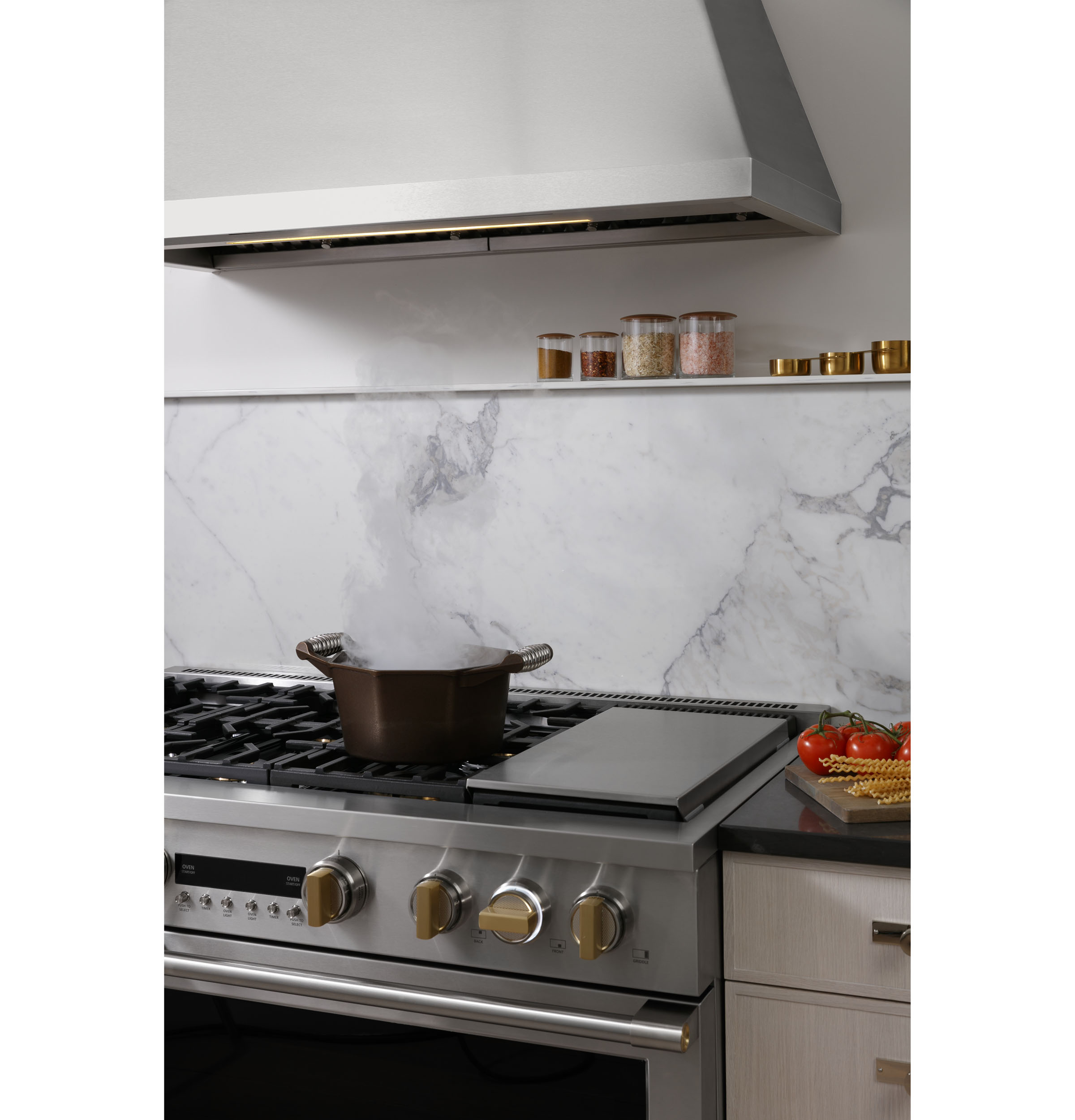 Model: ZGP486NDTSS | Monogram Monogram 48" All Gas Professional Range with 6 Burners and Griddle