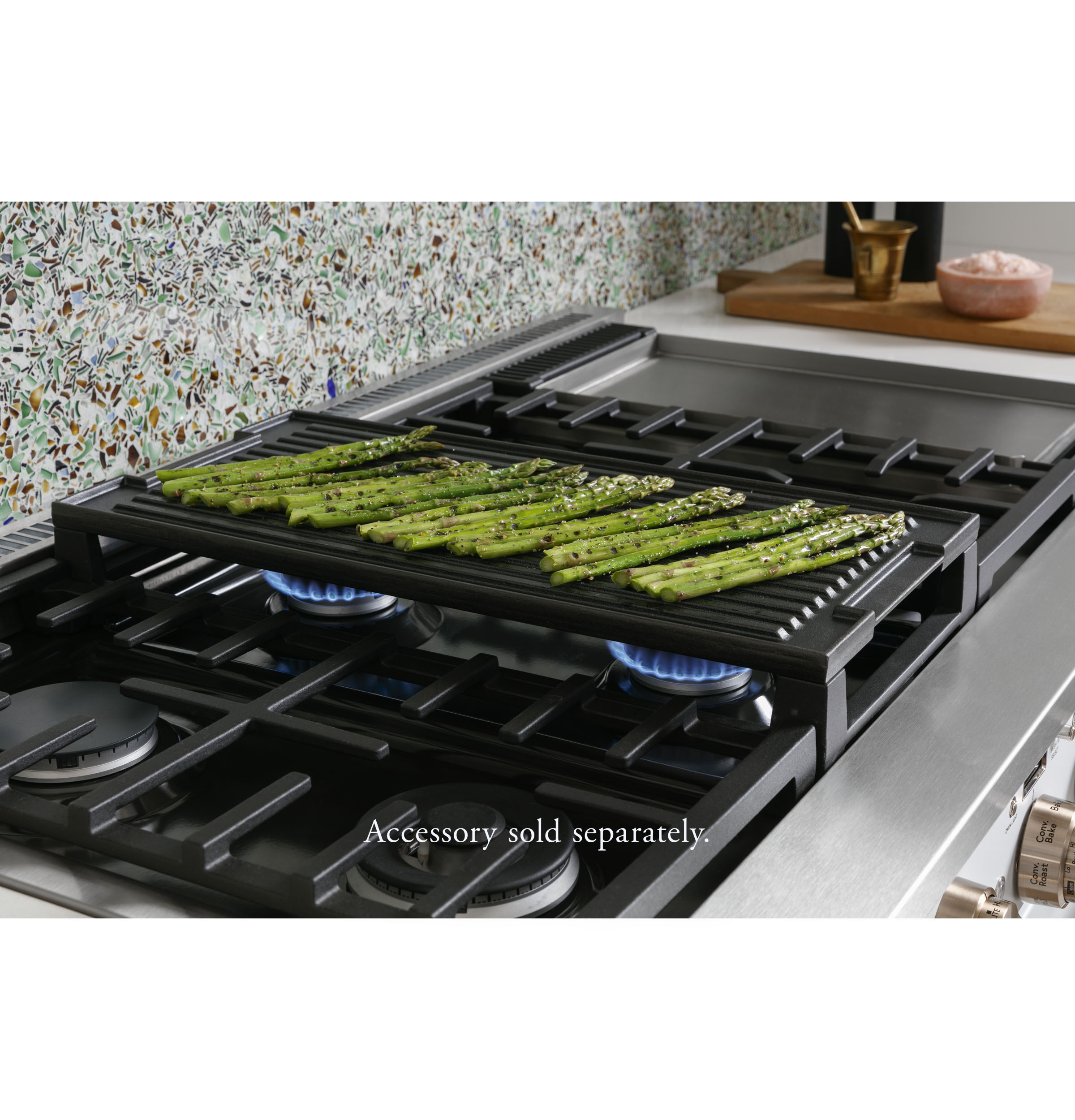 Model: C2Y366P4TW2 | Cafe Café™ 36" Smart Dual-Fuel Commercial-Style Range with 6 Burners (Natural Gas)