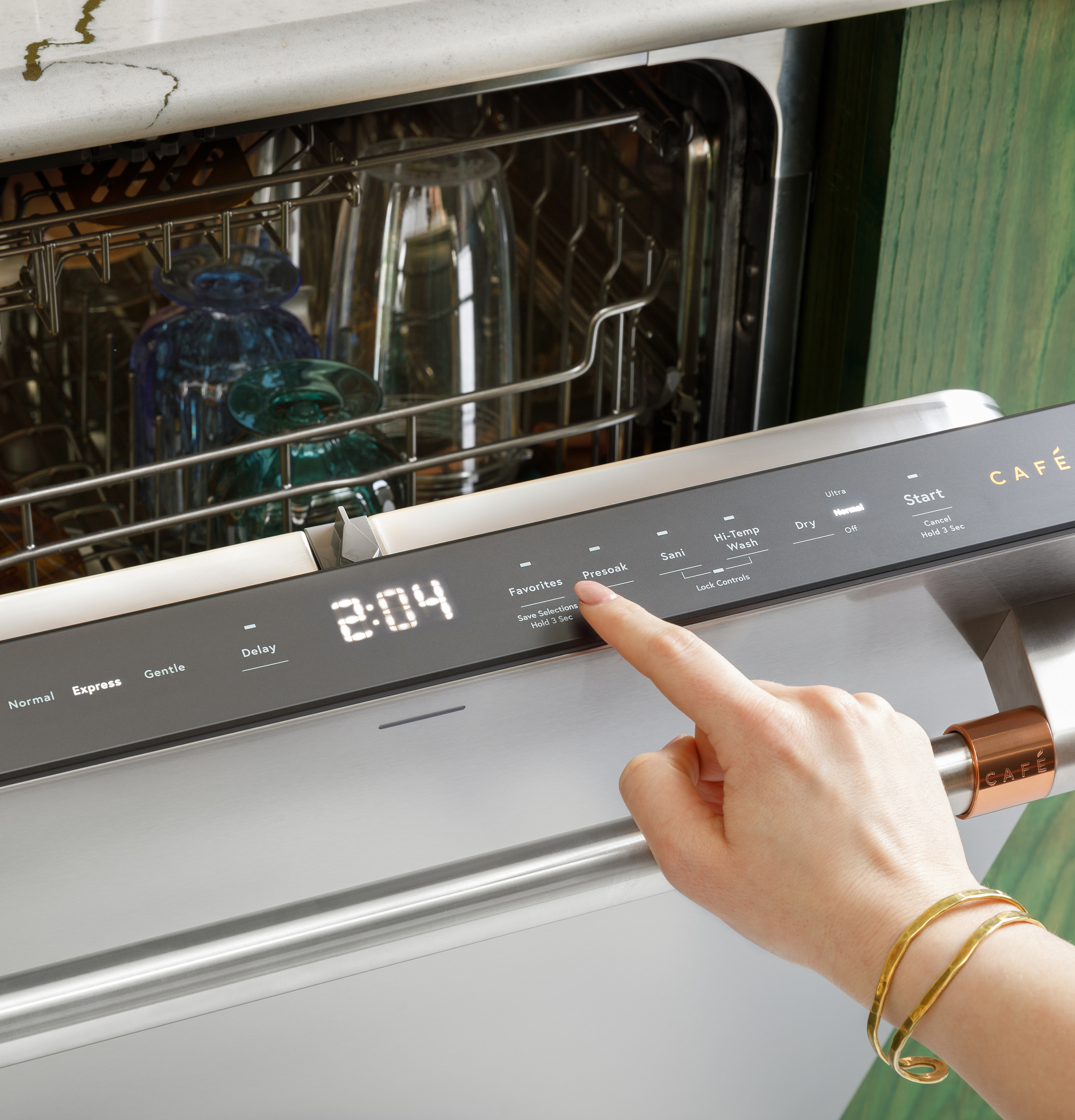Model: CDT888P4VW2 | Cafe Café™ CustomFit ENERGY STAR Stainless Interior Smart Dishwasher with Ultra Wash Top Rack and Dual Convection Ultra Dry, LED Lights, 39 dBA