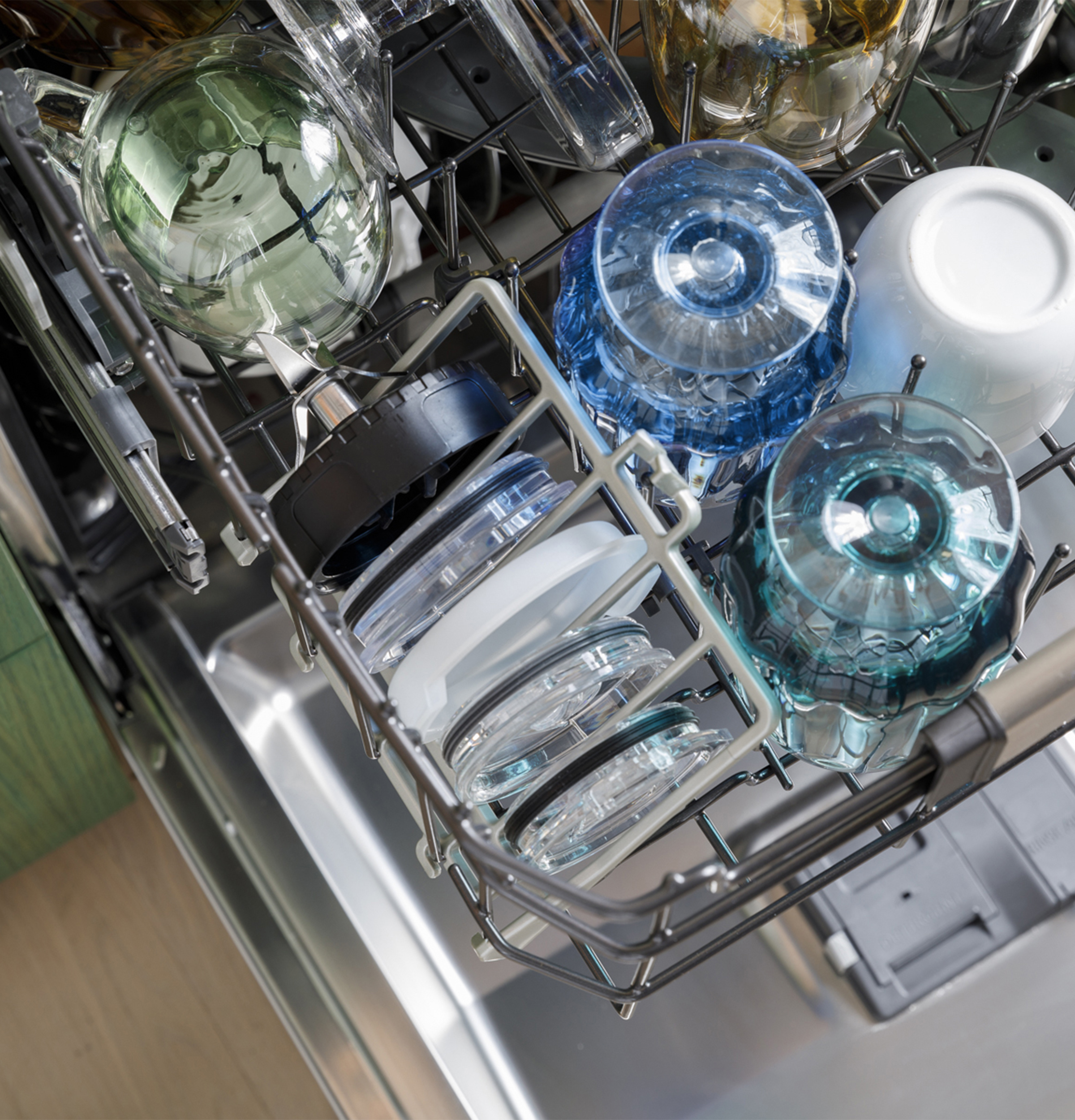 Model: CDT888P4VW2 | Cafe Café™ CustomFit ENERGY STAR Stainless Interior Smart Dishwasher with Ultra Wash Top Rack and Dual Convection Ultra Dry, LED Lights, 39 dBA