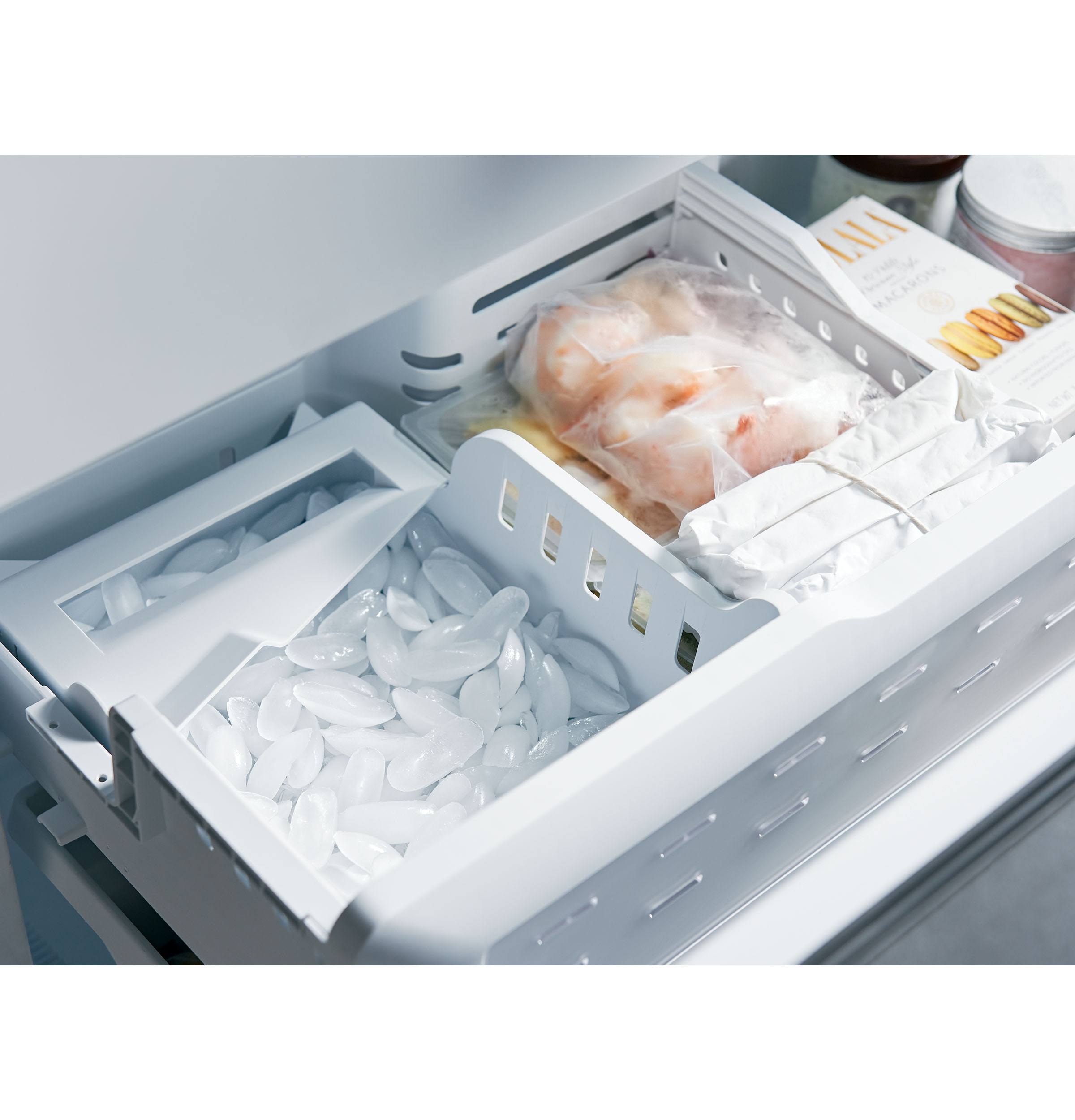 Model: CWE23SP3MD1 | Cafe Café™ ENERGY STAR® 23.1 Cu. Ft. Smart Counter-Depth French-Door Refrigerator