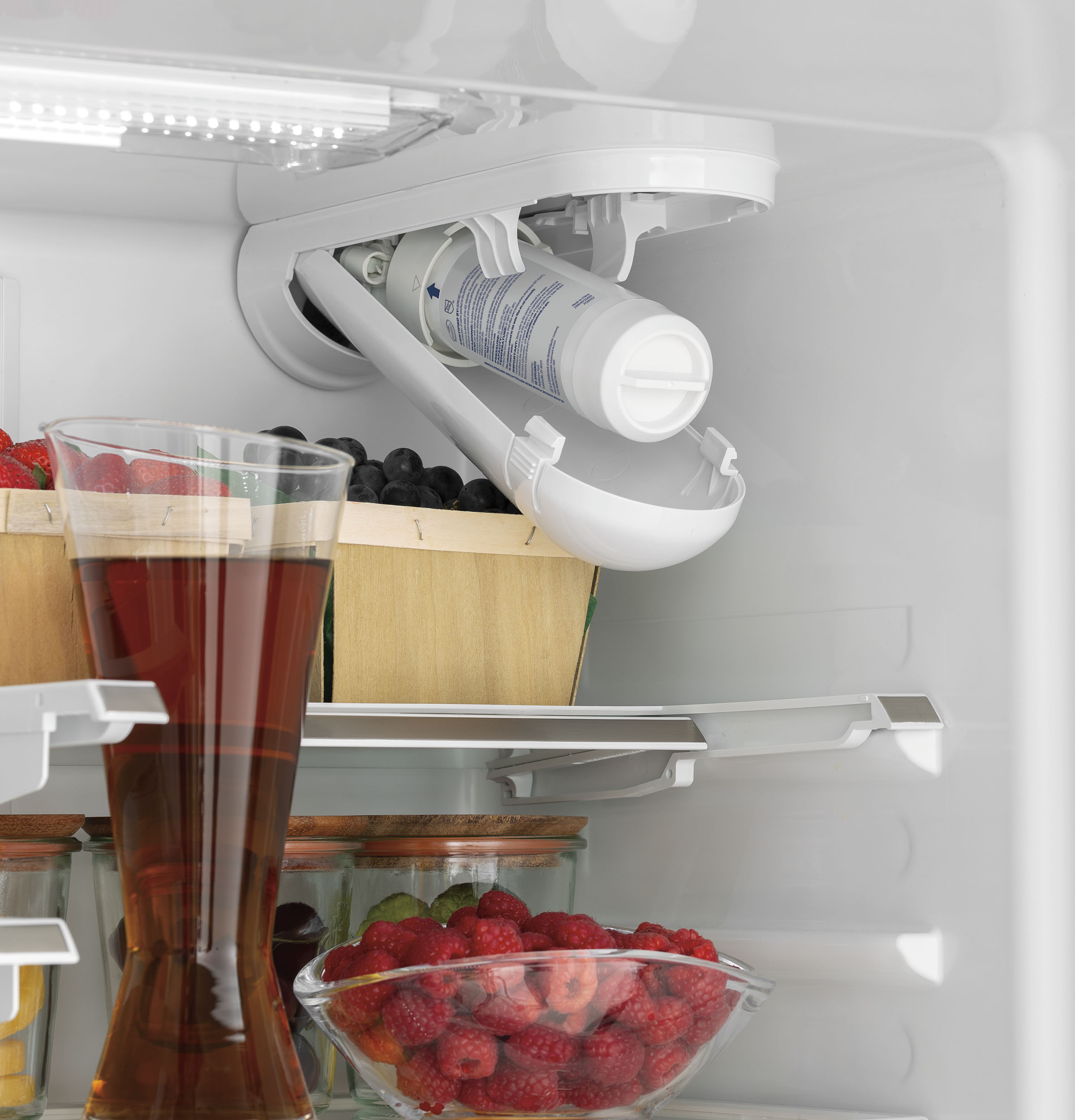 Model: CWE19SP3ND1 | Cafe Café™ ENERGY STAR® 18.6 Cu. Ft. Counter-Depth French-Door Refrigerator