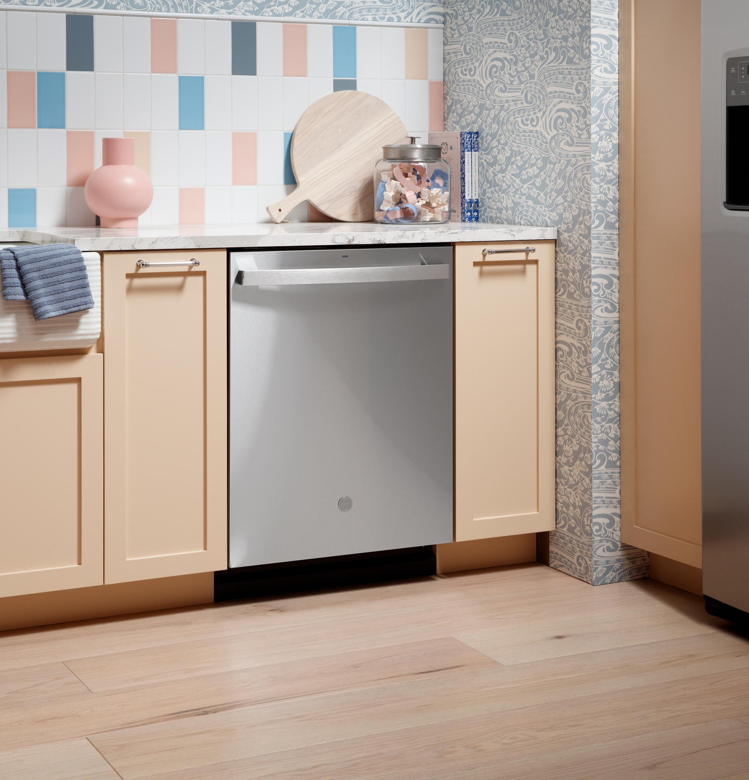 Model: GDT670SFVDS | GE GE® ENERGY STAR® Top Control with Stainless Steel Interior Dishwasher with Sanitize Cycle