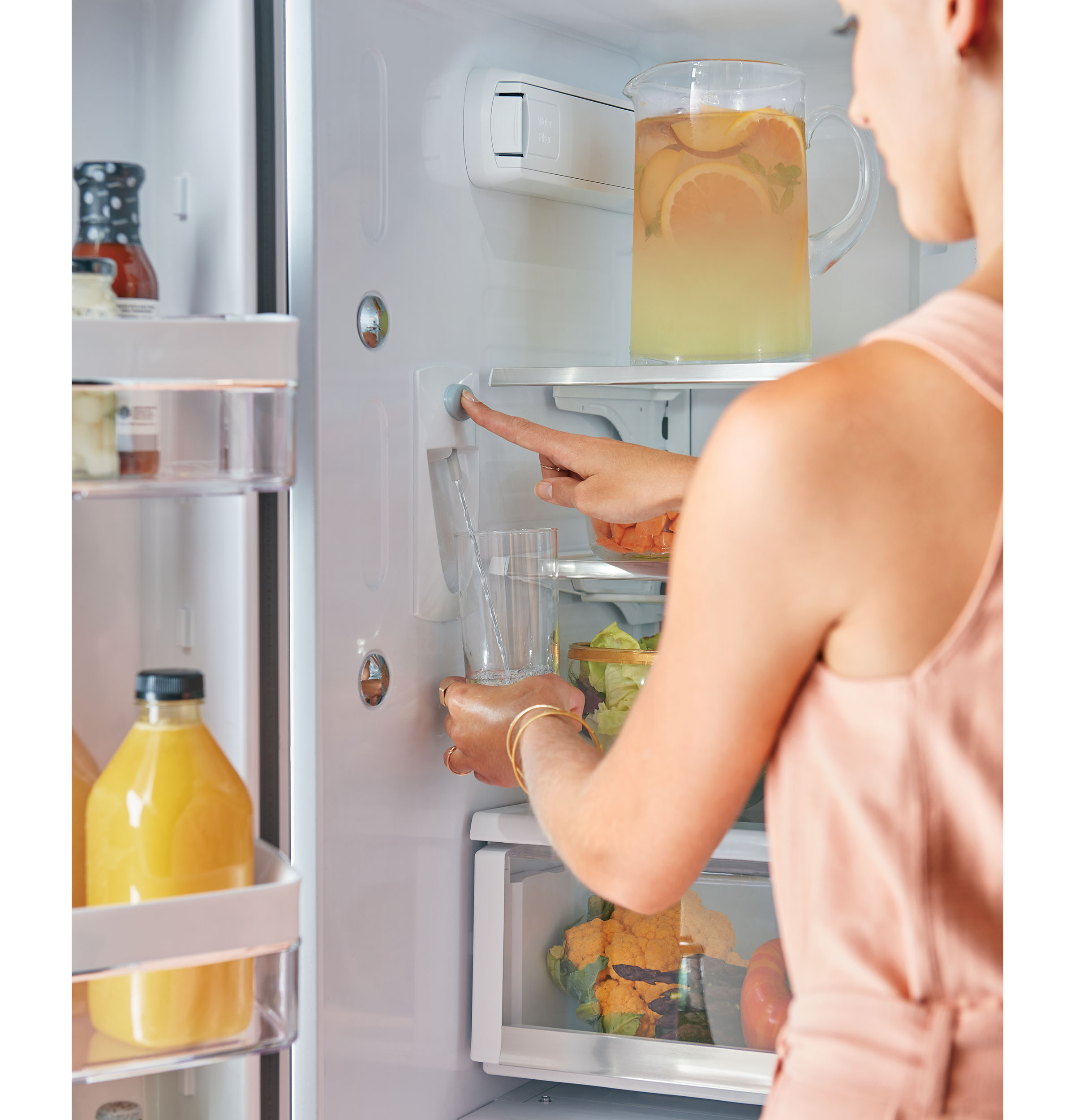 Model: CWE23SP3MD1 | Cafe Café™ ENERGY STAR® 23.1 Cu. Ft. Smart Counter-Depth French-Door Refrigerator