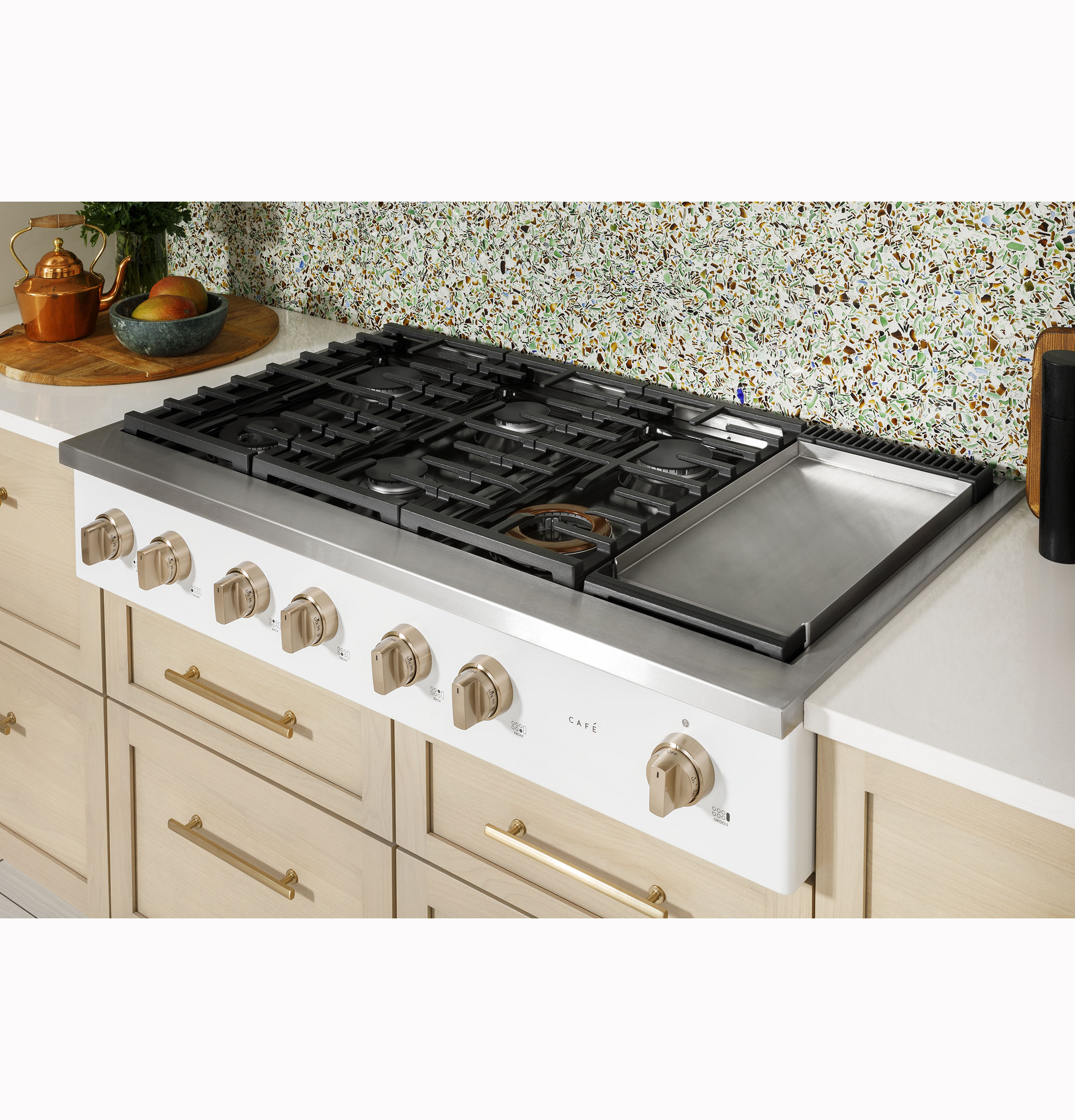 Model: CGU486P3TD1 | Cafe Café™ 48" Commercial-Style Gas Rangetop with 6 Burners and Integrated Griddle (Natural Gas)