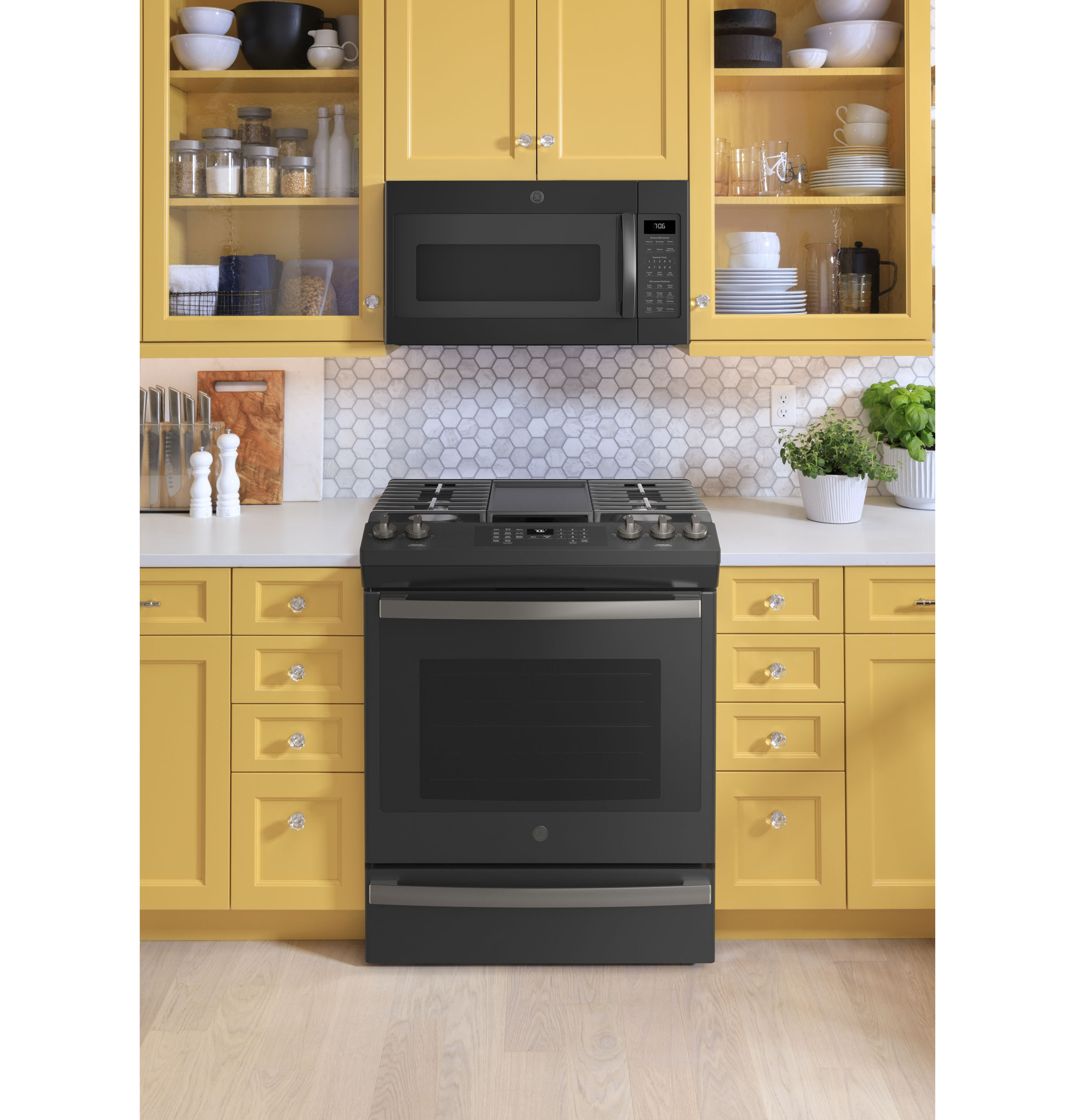 Model: JGS760FPDS | GE GE® 30" Slide-In Front-Control Convection Gas Range with No Preheat Air Fry