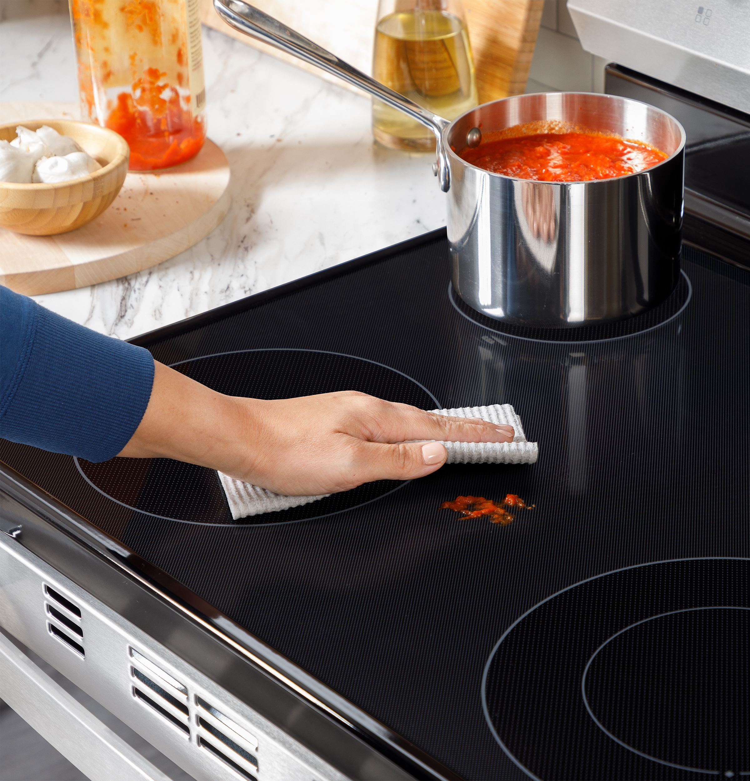Model: GRF400SVBB | GE GE® ENERGY STAR® 30" Free-Standing Electric Range