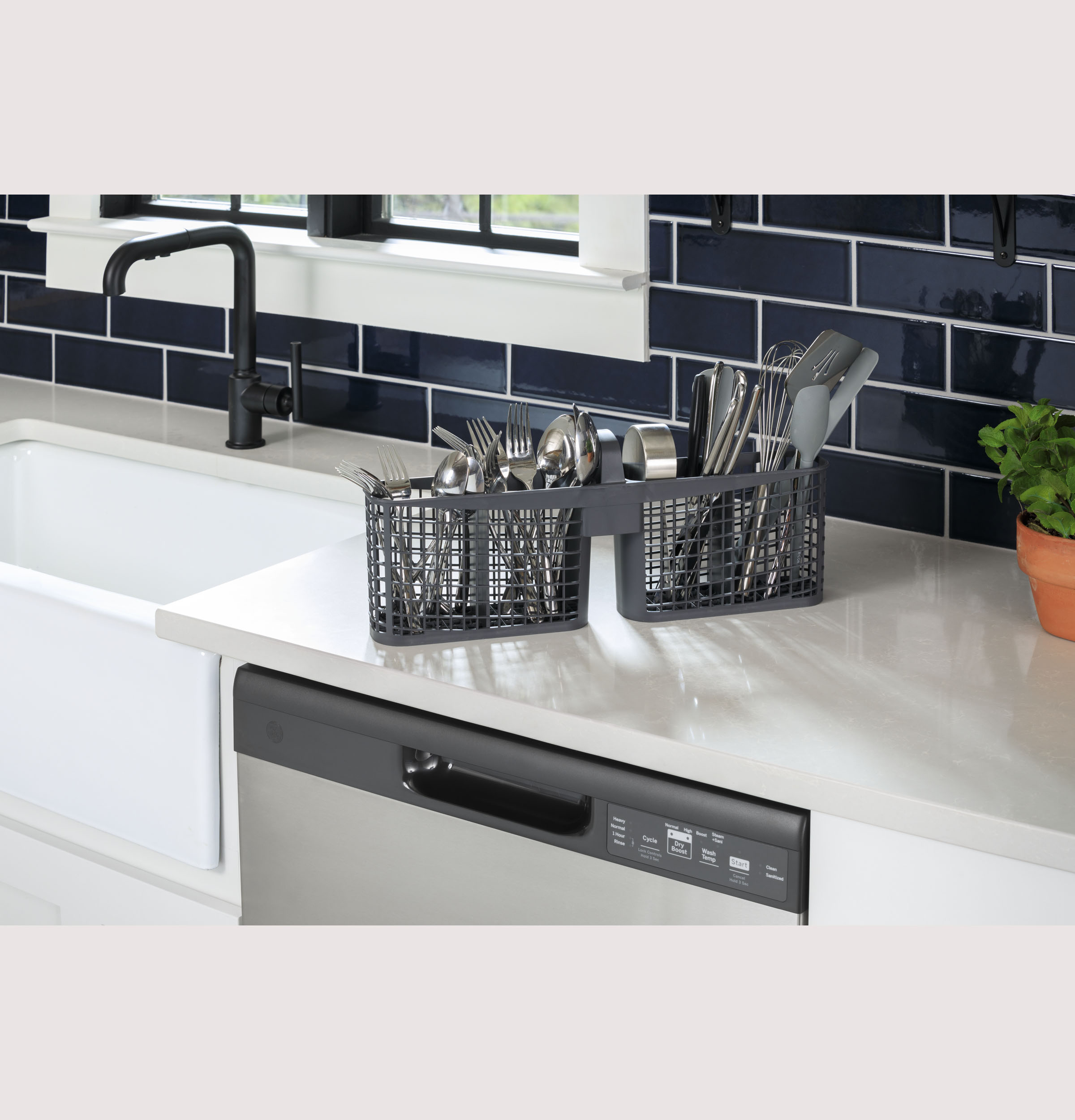 Model: GDF535PSRSS | GE GE ENERGY STAR Dishwasher with Front Controls