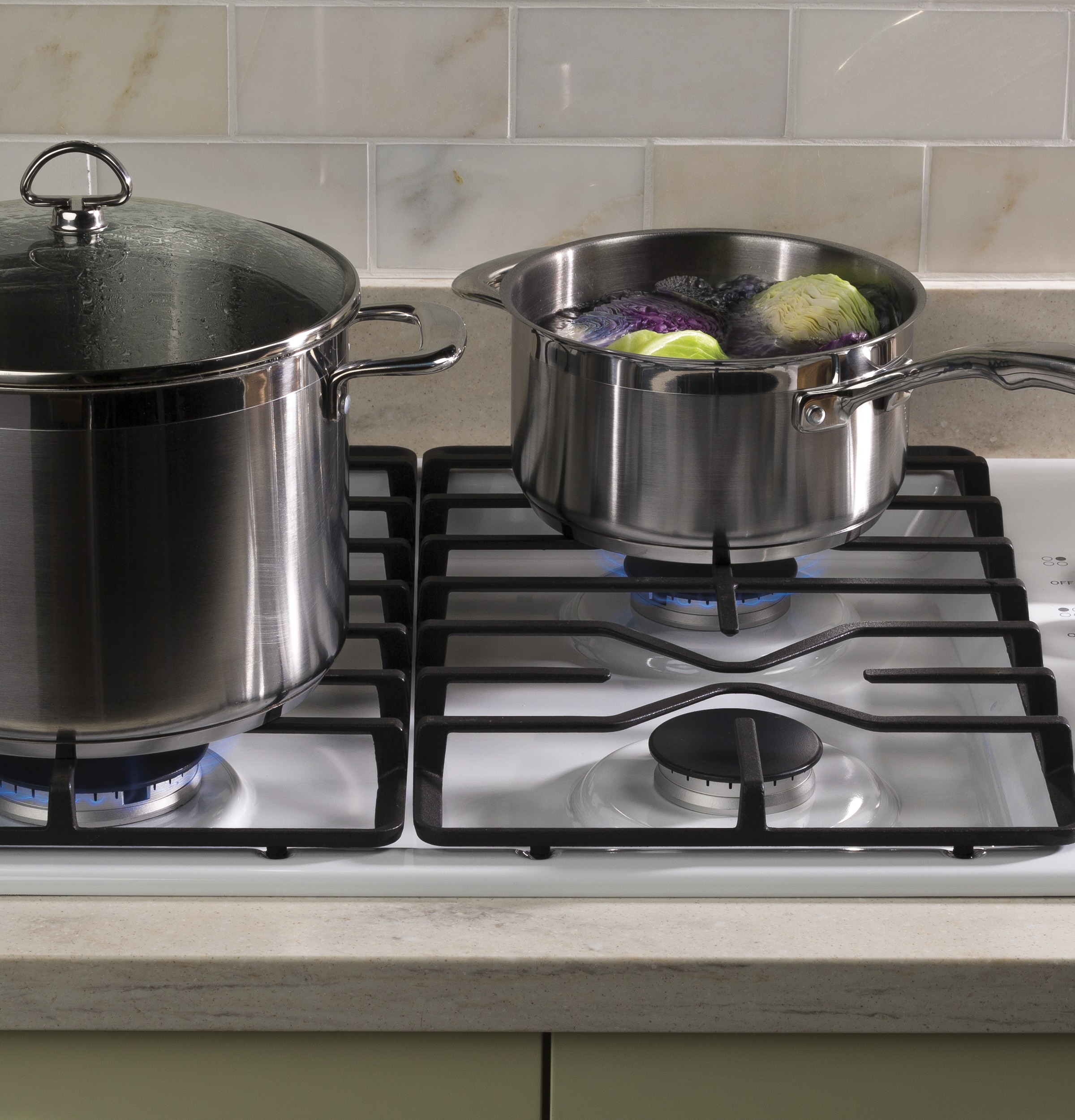 Model: JGP3030DLWW | GE GE® 30" Built-In Gas Cooktop with Dishwasher-Safe Grates