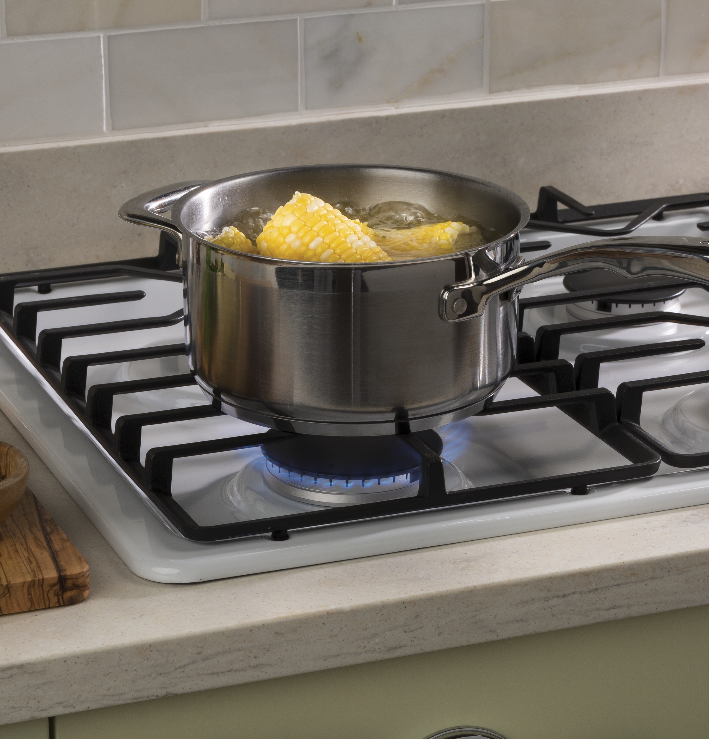 Model: JGP3030DLWW | GE GE® 30" Built-In Gas Cooktop with Dishwasher-Safe Grates