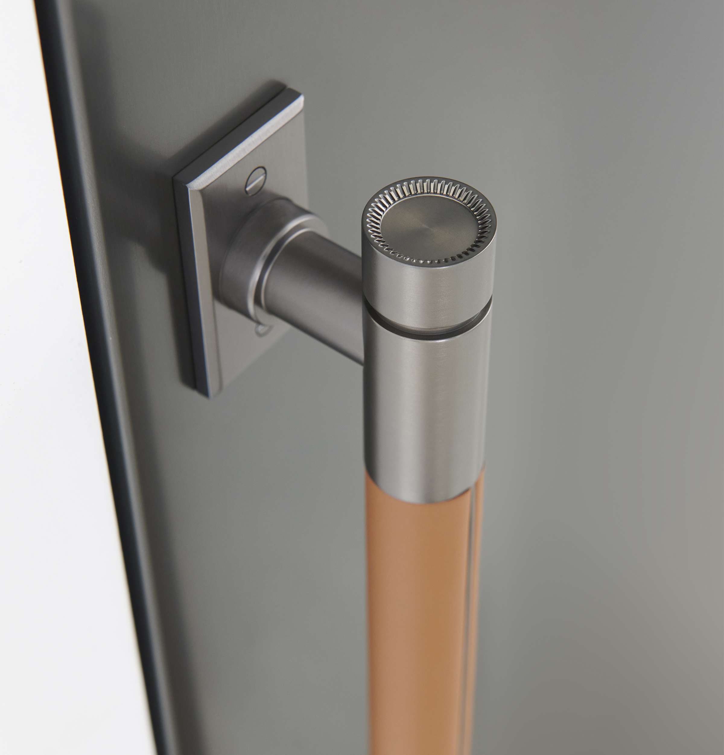 Model: ZKSP1H1TVT1 | Monogram Monogram Column Handle Kit Titanium Designer Collection