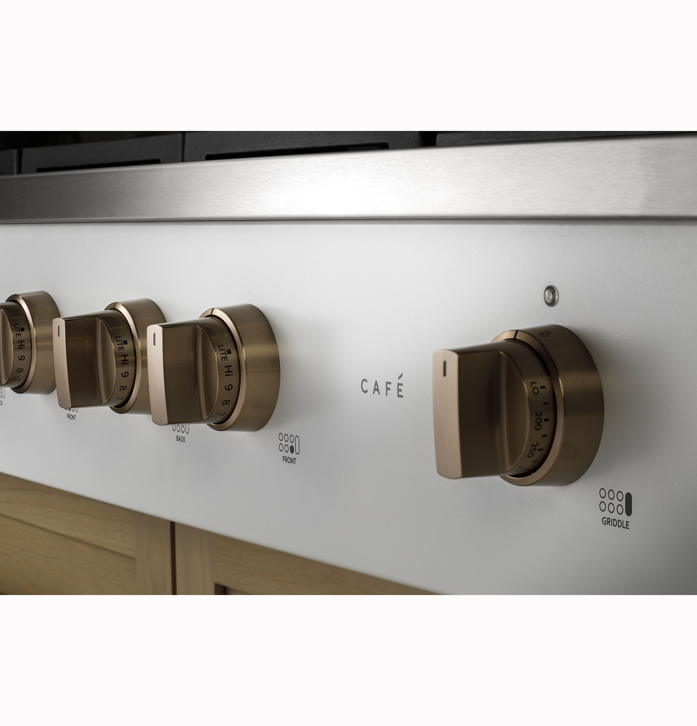Model: CGU486P2TS1 | Cafe Café™ 48" Commercial-Style Gas Rangetop with 6 Burners and Integrated Griddle (Natural Gas)