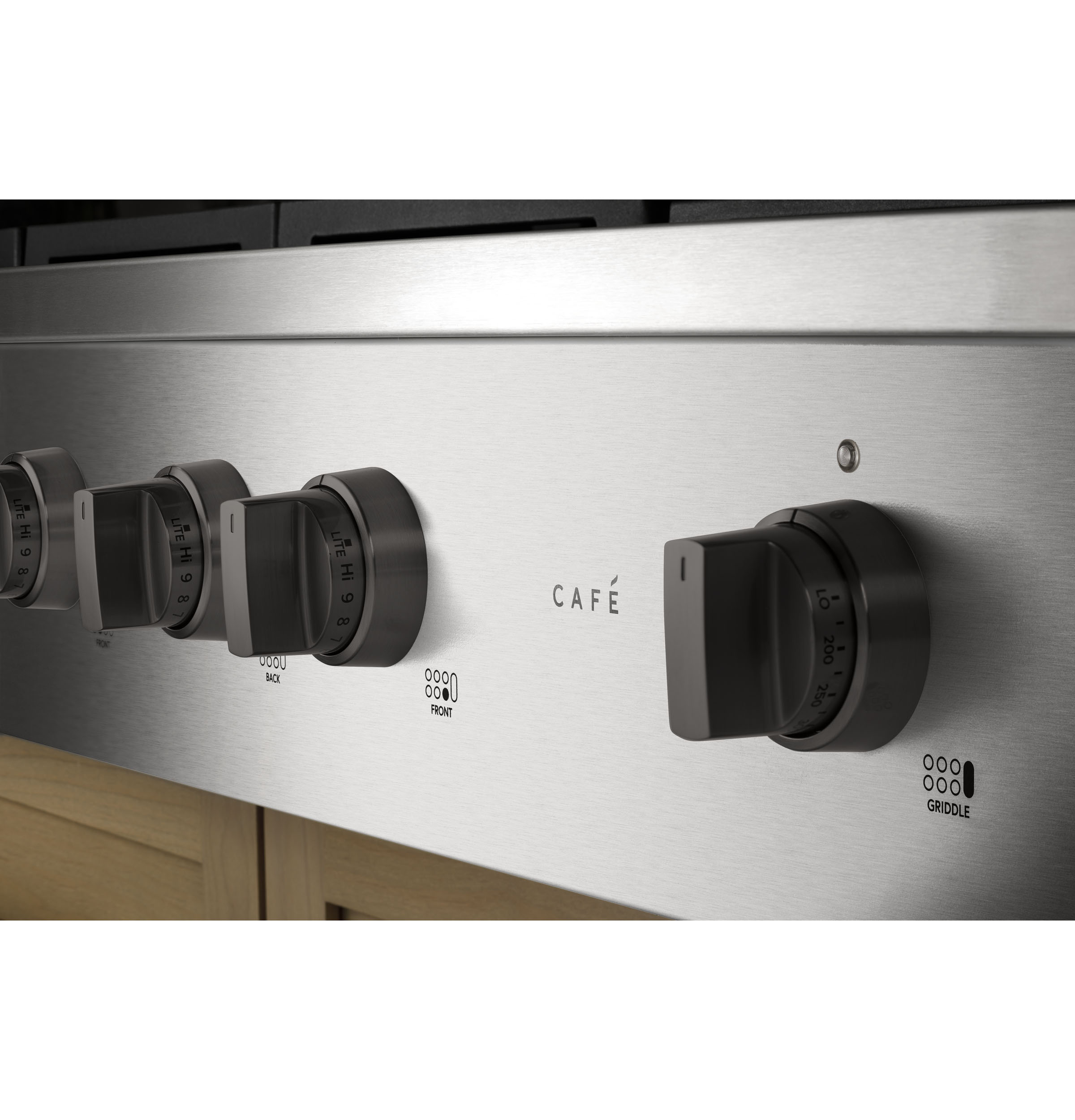 Model: CGU486P2TS1 | Cafe Café™ 48" Commercial-Style Gas Rangetop with 6 Burners and Integrated Griddle (Natural Gas)