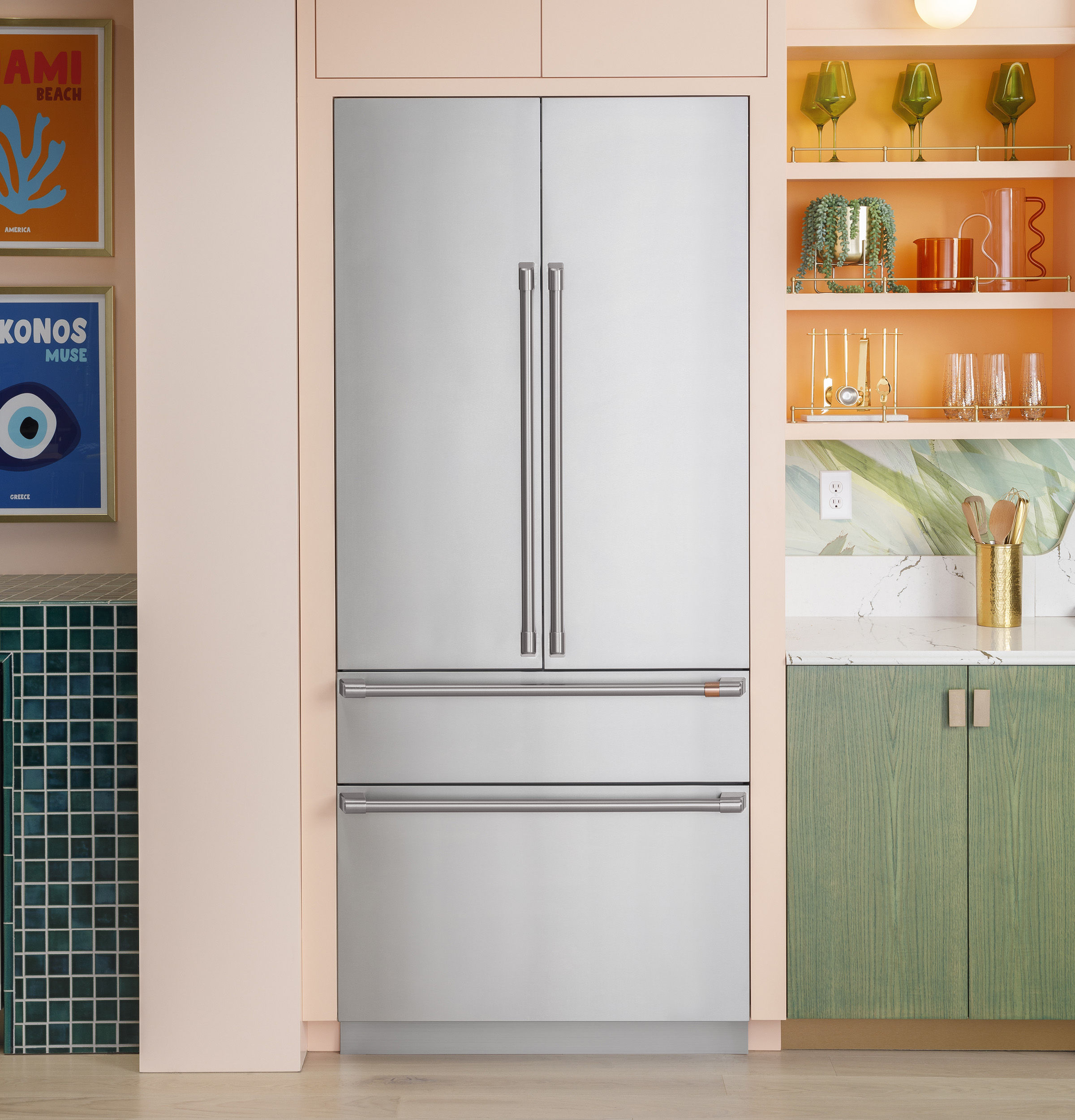Model: CIC36LP2VS1 | Cafe Café™ 36" Integrated Bottom-Freezer Refrigerator