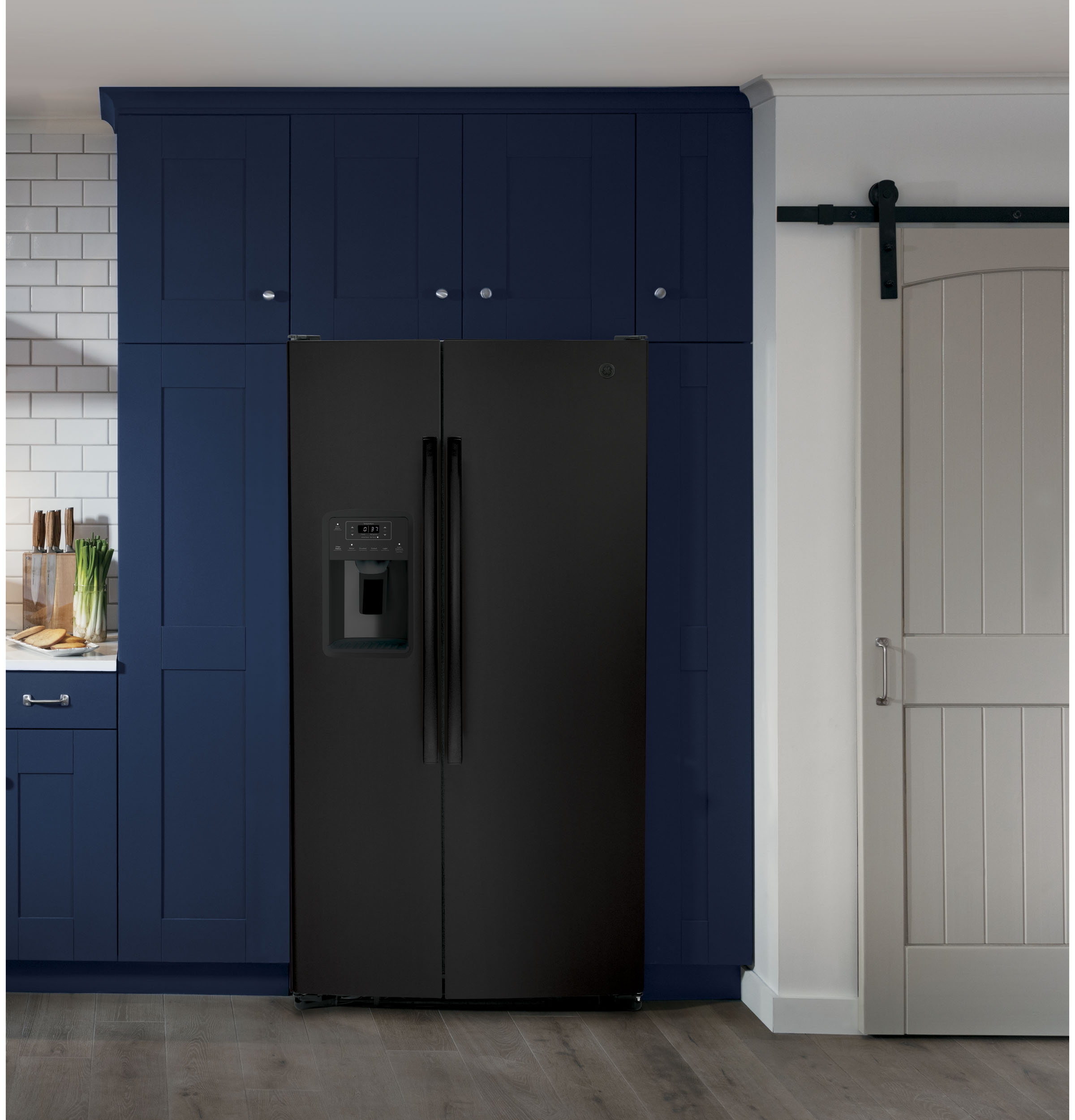 Model: GSS25GGPBB | GE GE® 25.3 Cu. Ft. Side-By-Side Refrigerator