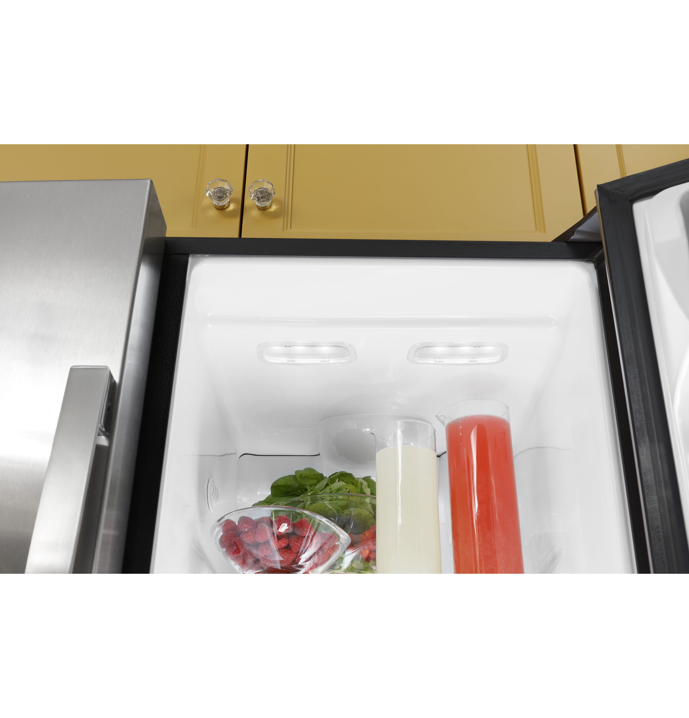 Model: GSS25GGPBB | GE GE® 25.3 Cu. Ft. Side-By-Side Refrigerator