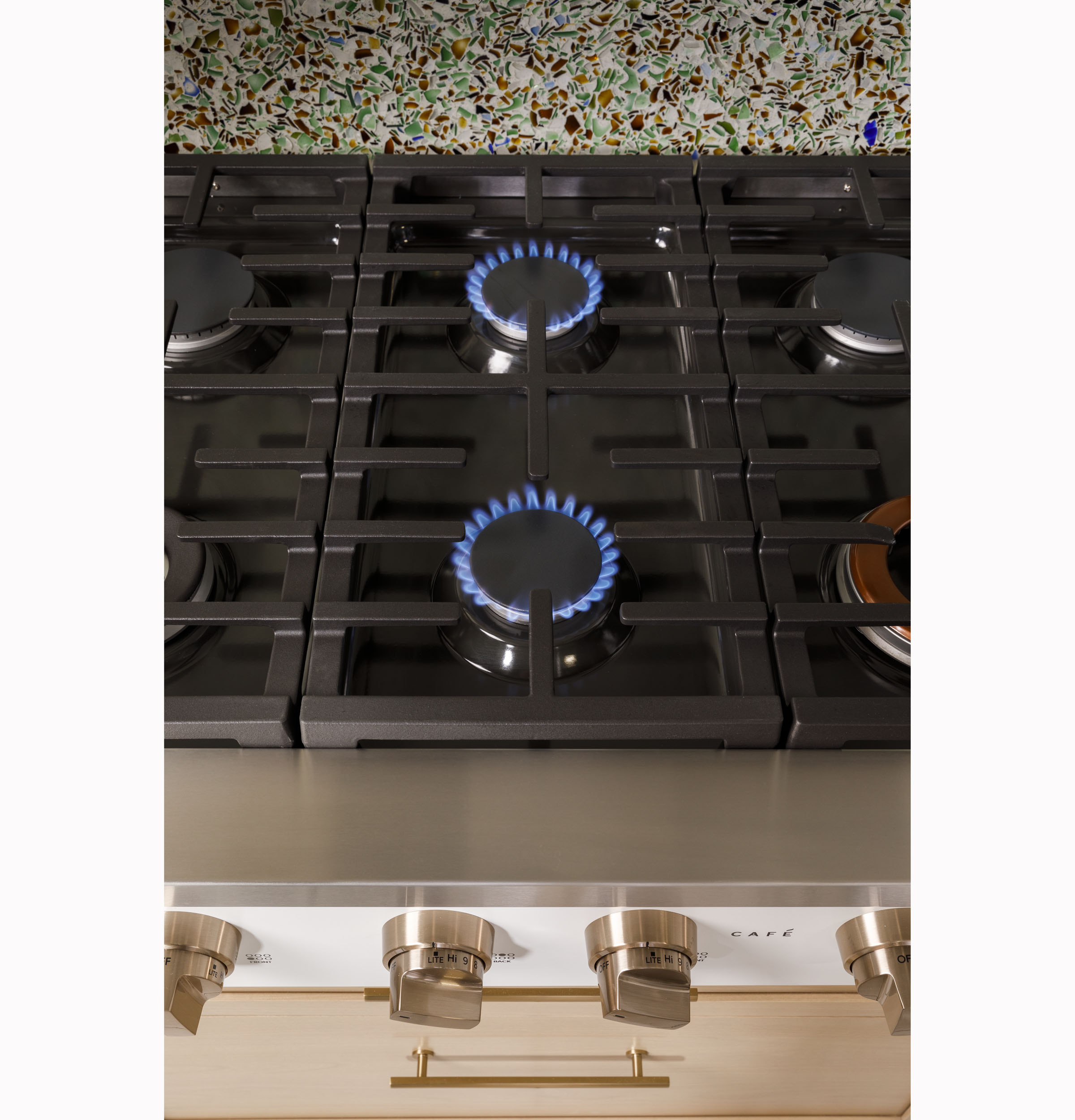 Model: CGU366P4TW2 | Cafe Café™ 36" Commercial-Style Gas Rangetop with 6 Burners (Natural Gas)