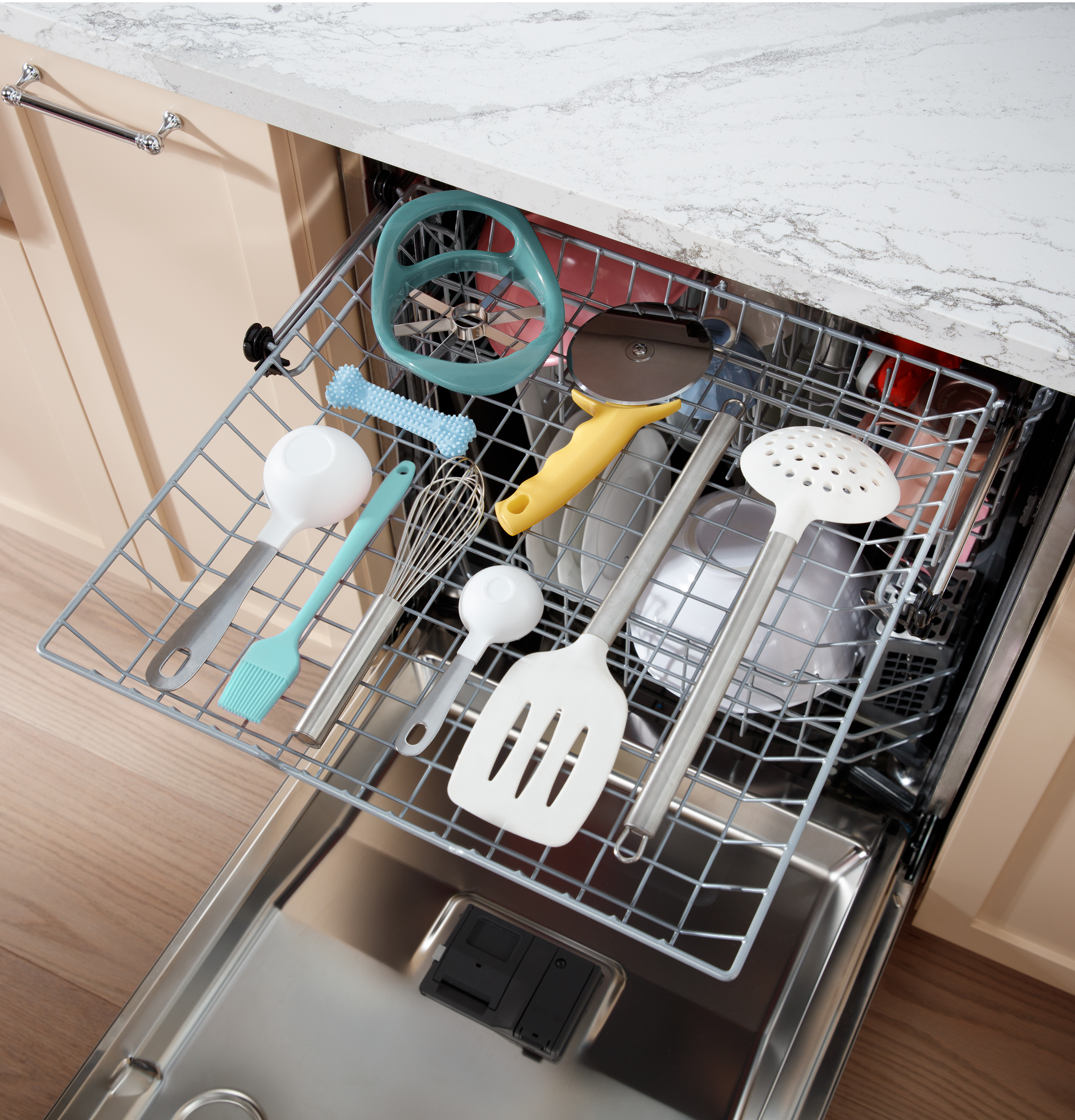 Model: GDT650SMVES | GE GE® ENERGY STAR® Fingerprint Resistant Top Control with Stainless Steel Interior Dishwasher with Sanitize Cycle