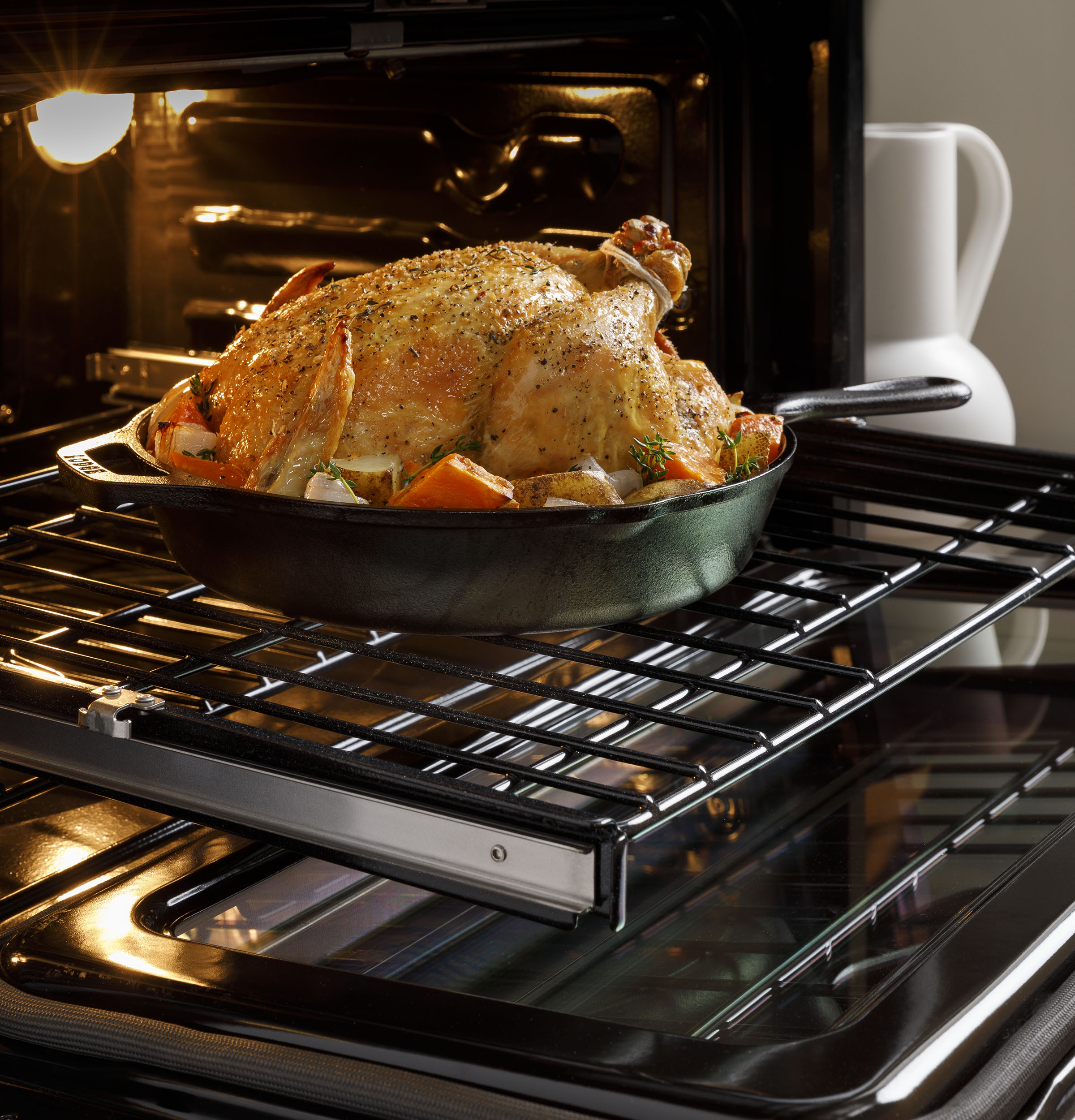 Model: CTS92DM2NS5 | Cafe Café™ 30" Duo Smart Single Wall Oven in Platinum Glass