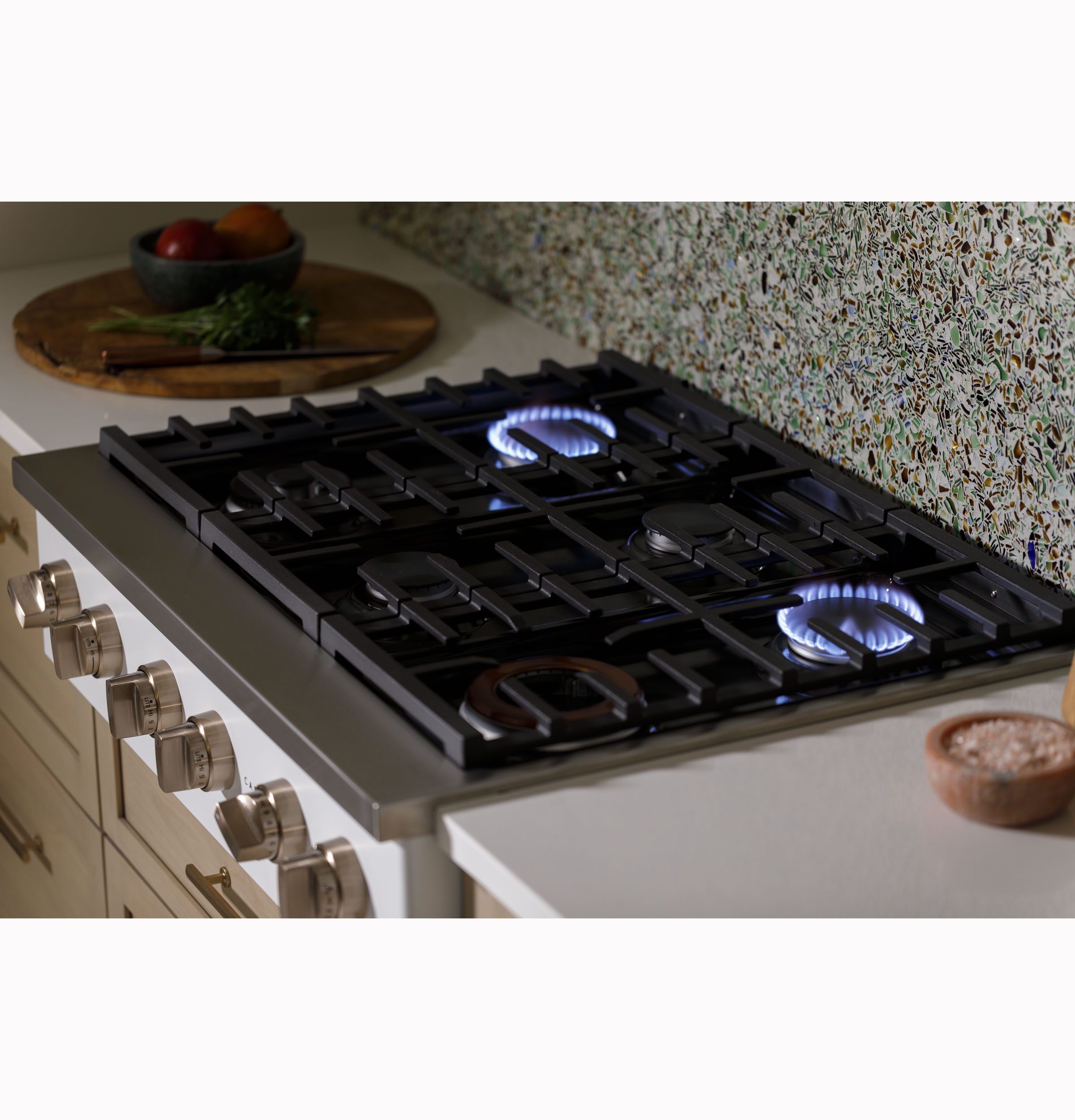 Model: CGU366P4TW2 | Cafe Café™ 36" Commercial-Style Gas Rangetop with 6 Burners (Natural Gas)