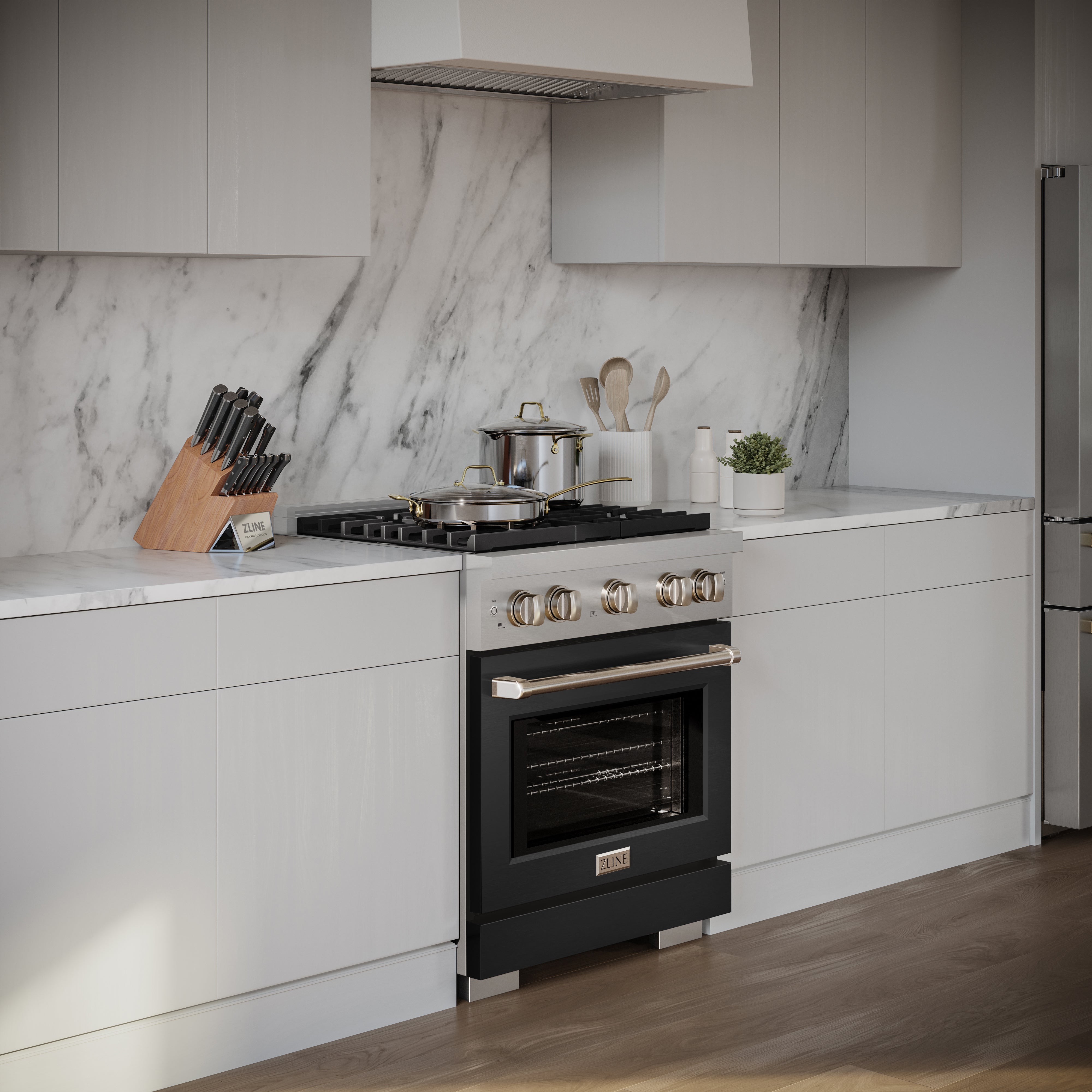 Model: SGR-BLM-30 | ZLINE ZLINE 30 in. 4.2 cu. ft. Paramount Gas Range with 4 Burner Cooktop and Convection Gas Oven in Stainless Steel with Black Matte Door (SGR-BLM-30)