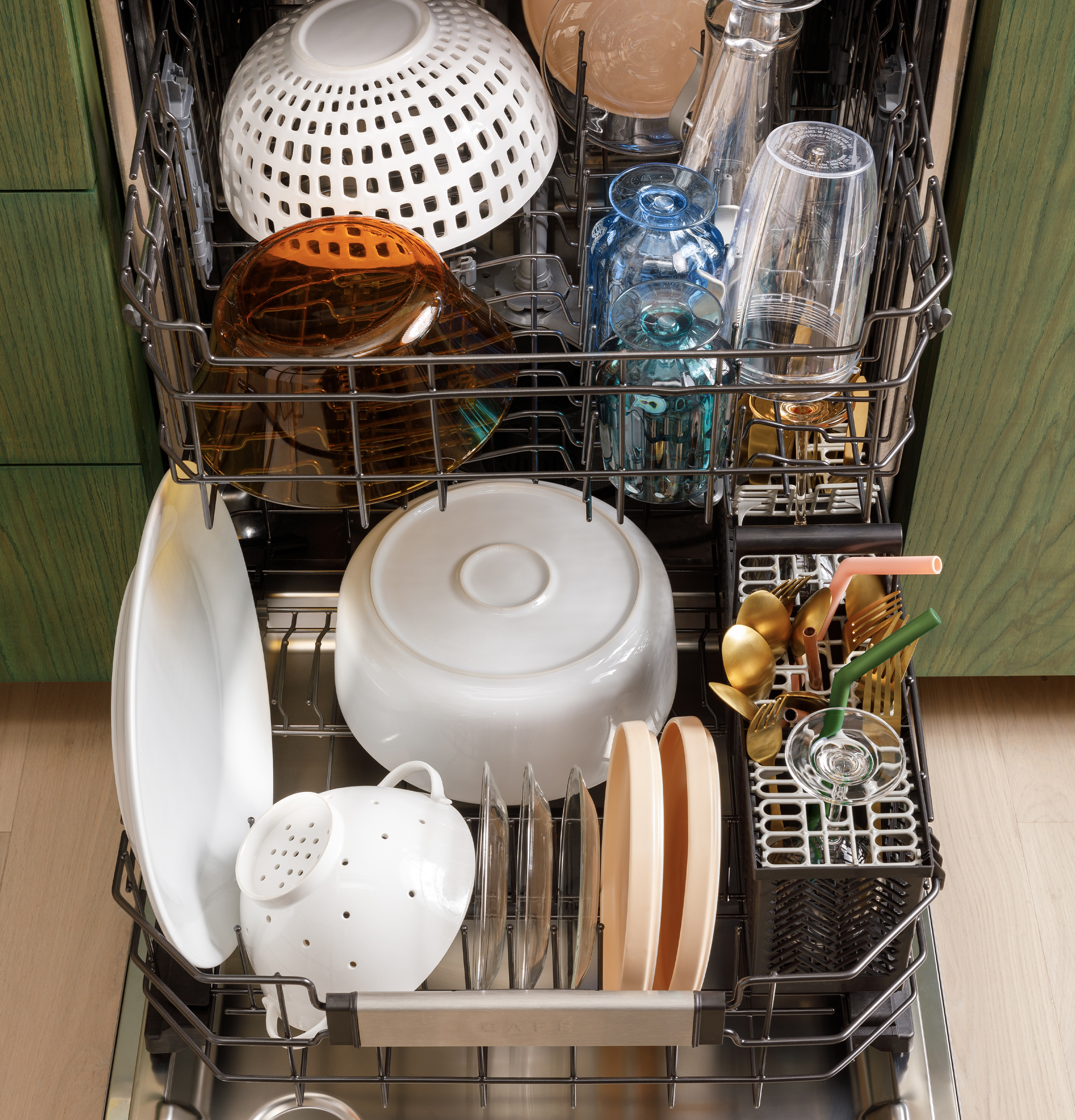 Model: CDT888P3VD1 | Cafe Café™ CustomFit ENERGY STAR Stainless Interior Smart Dishwasher with Ultra Wash Top Rack and Dual Convection Ultra Dry, LED Lights, 39 dBA