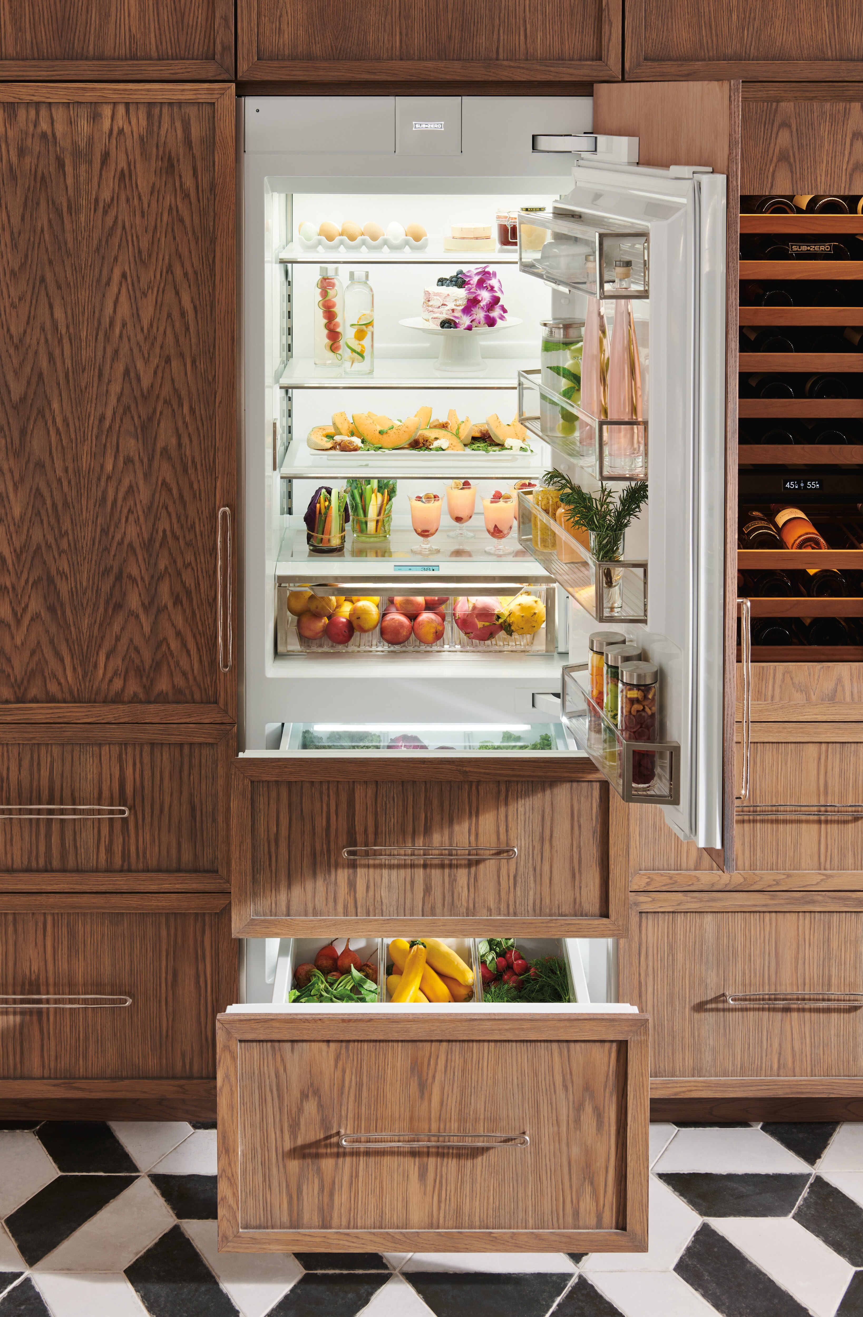 Model: DET3050RID/R | Sub-Zero 30" Designer Over-and-Under Refrigerator with Internal Dispenser - Panel Ready