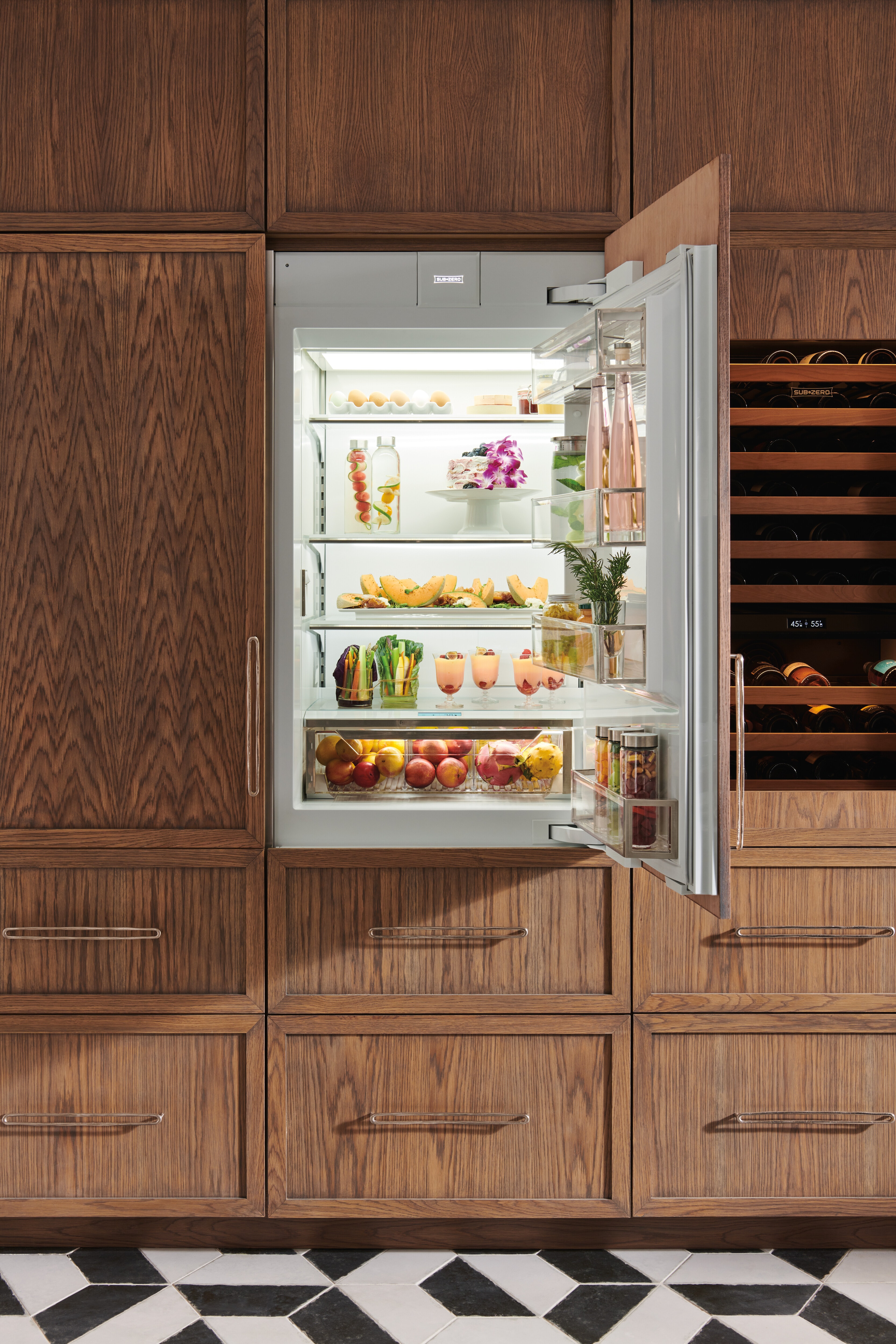Model: DET3050RID/R | Sub-Zero 30" Designer Over-and-Under Refrigerator with Internal Dispenser - Panel Ready