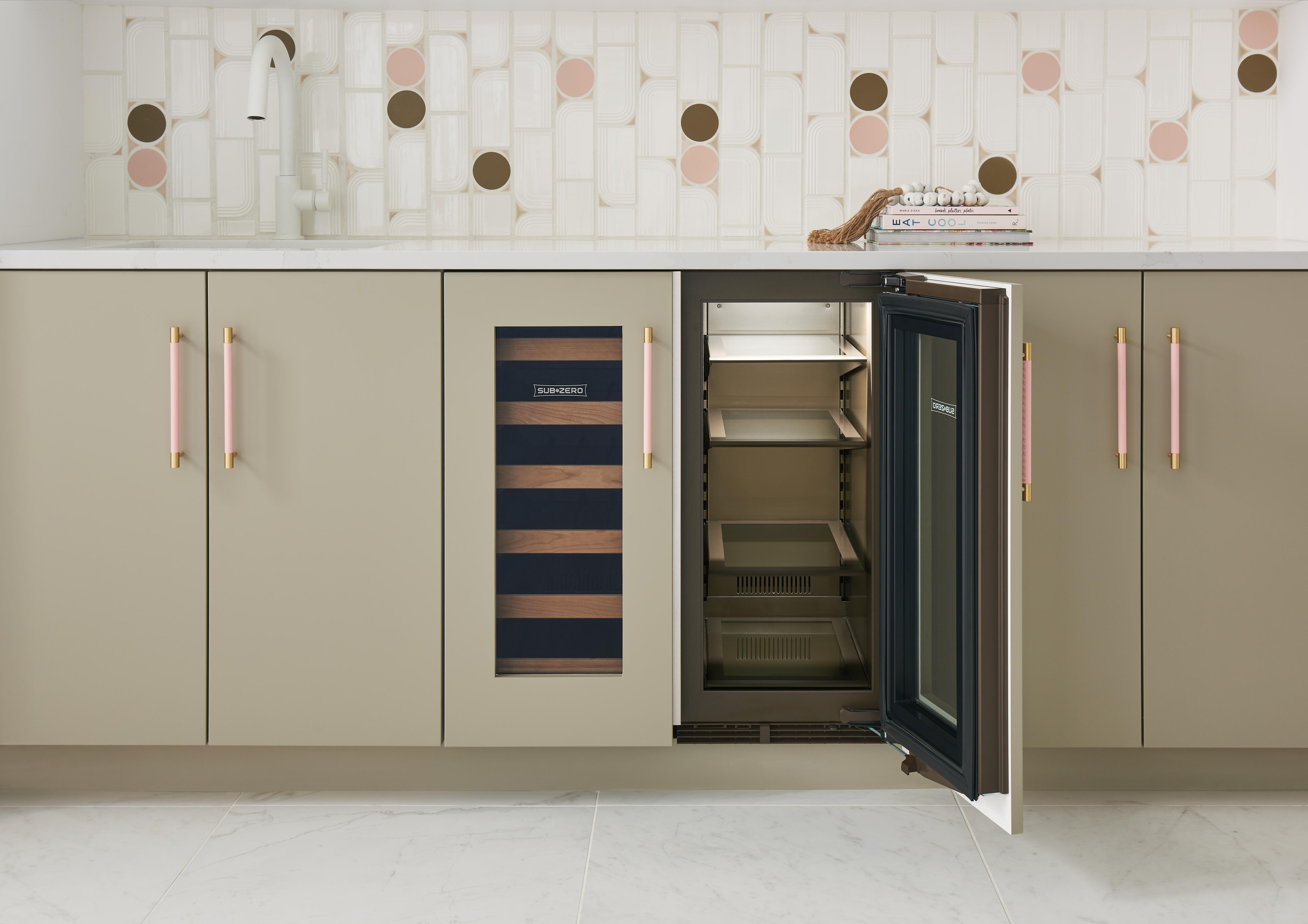 Model: DEU1550B/L | Sub-Zero 15" Designer Undercounter Beverage Center with Solid Door - Panel Ready - Left Hinge