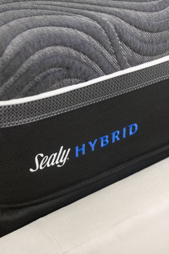 Model: 52335462 | Sealy Sealy Posturepedic Hybrid Premium Silver Chill Plush-California King