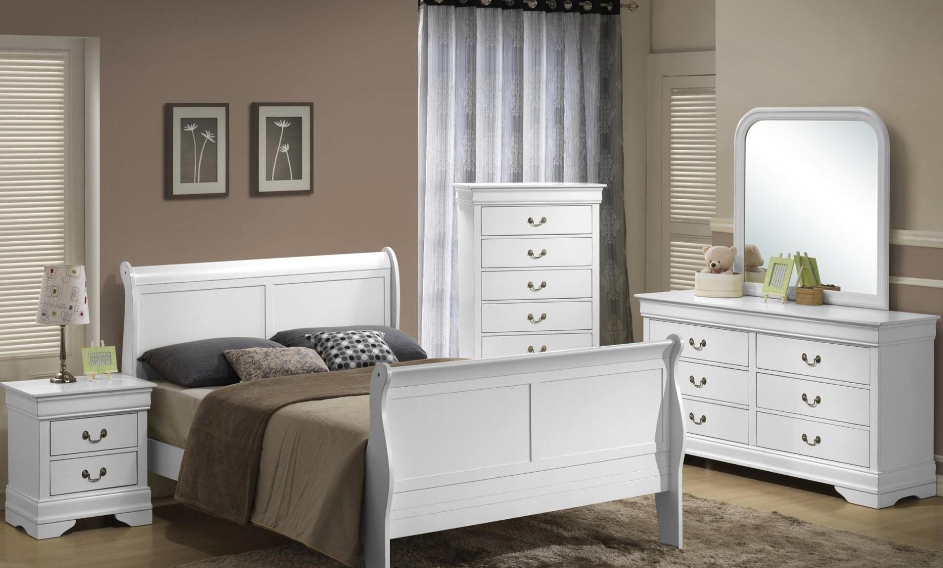 Crossroads Furniture 5939 Classic Queen GROUP; QB, Dresser Mirror, Chest